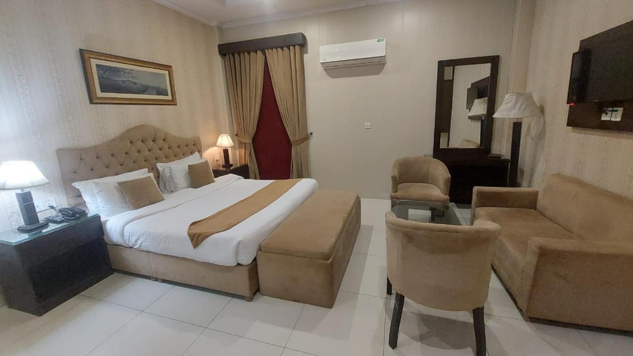 Deluxe Queen Room photo 3