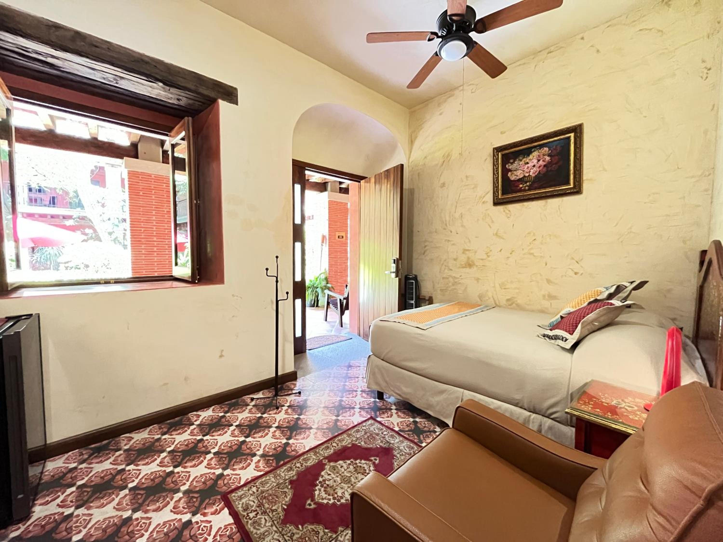 Superior King Suite - Photo 4