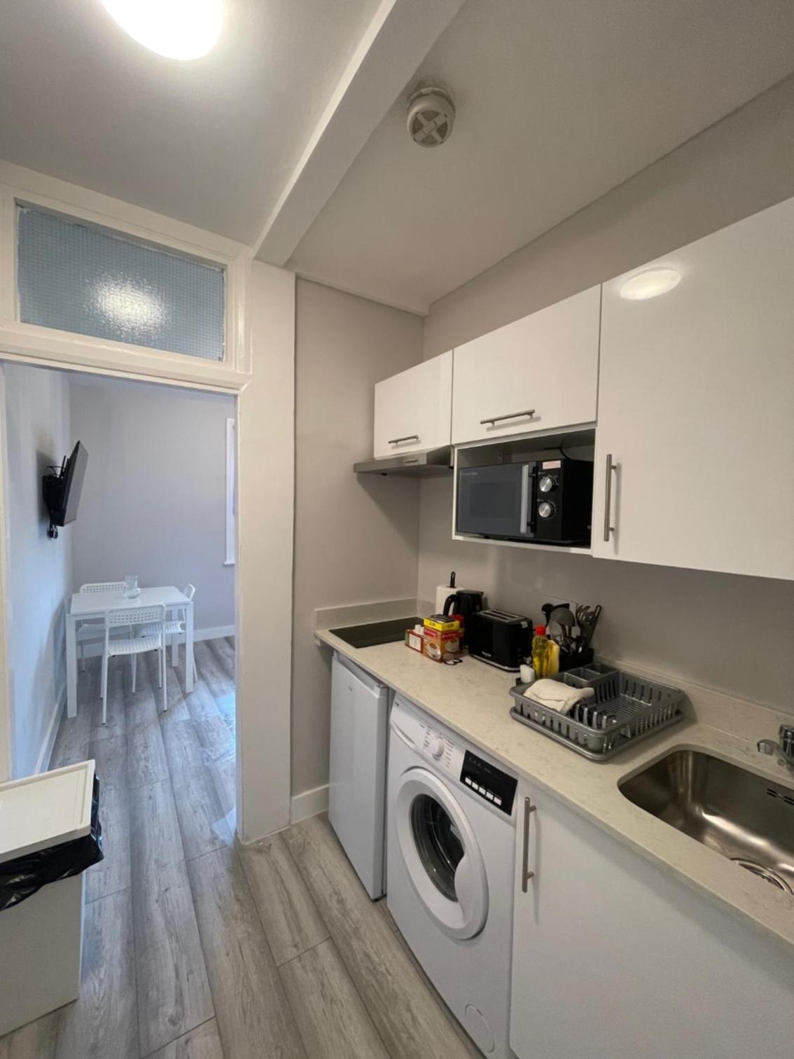 Top 2nd Studio • Sleeps 3 photo 2