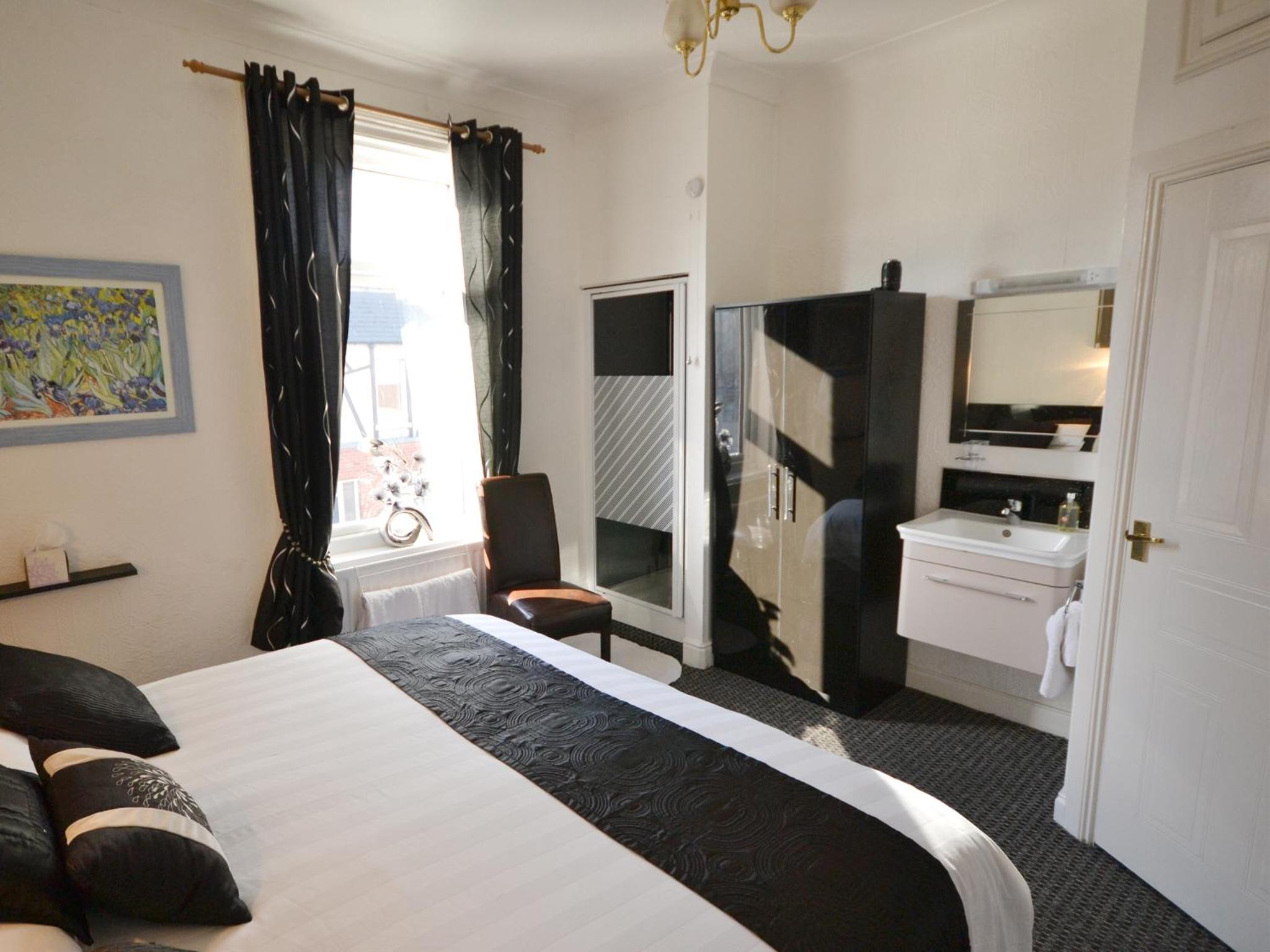 Double or Twin Room with Private Bathroom