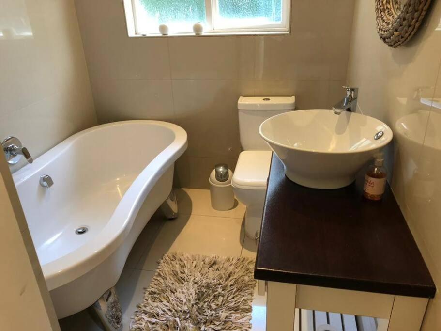 Three-Bedroom House photo 2