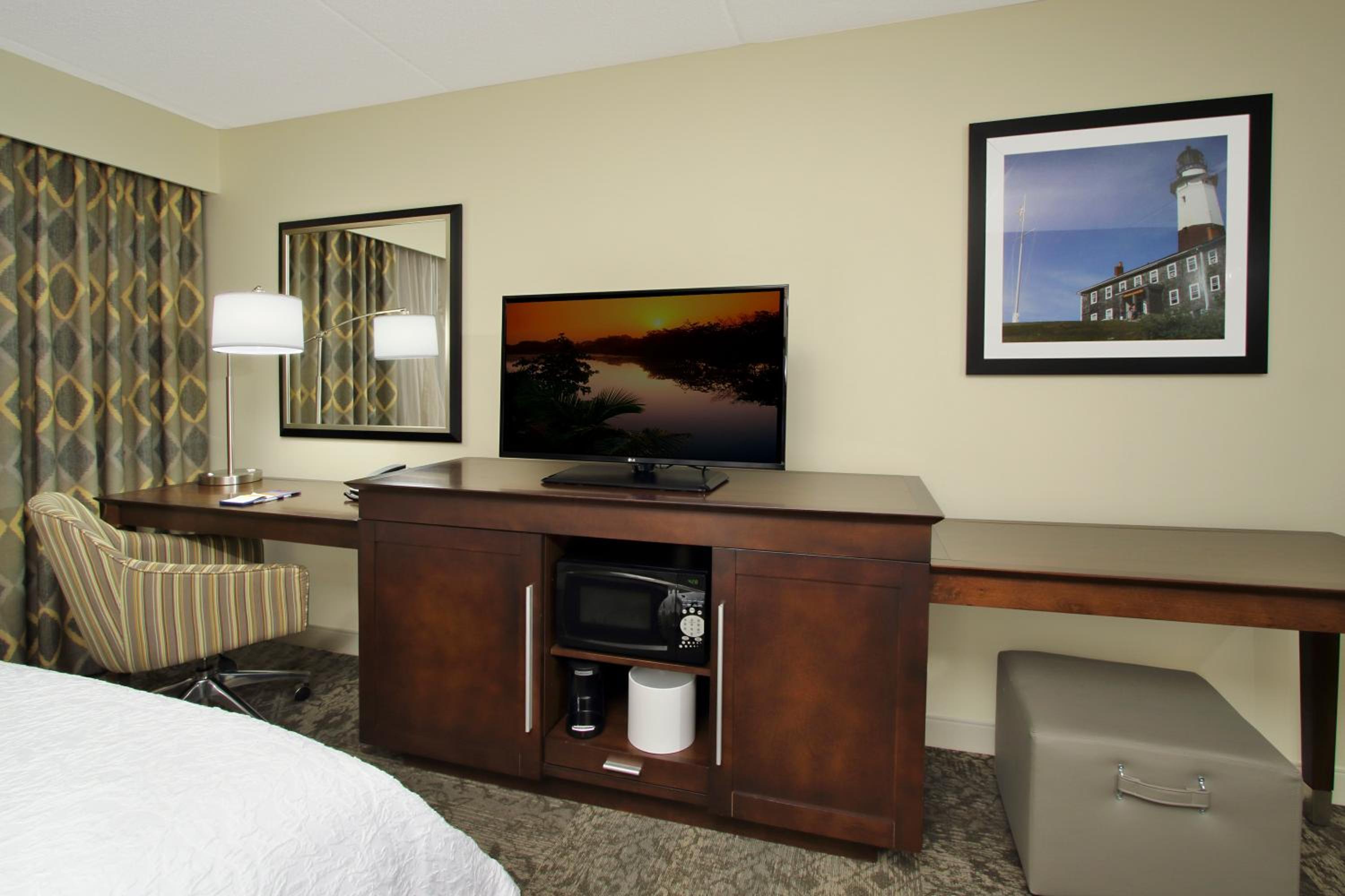 Queen Room with Two Queen Beds - Hearing Access/Non-Smoking - Photo 5
