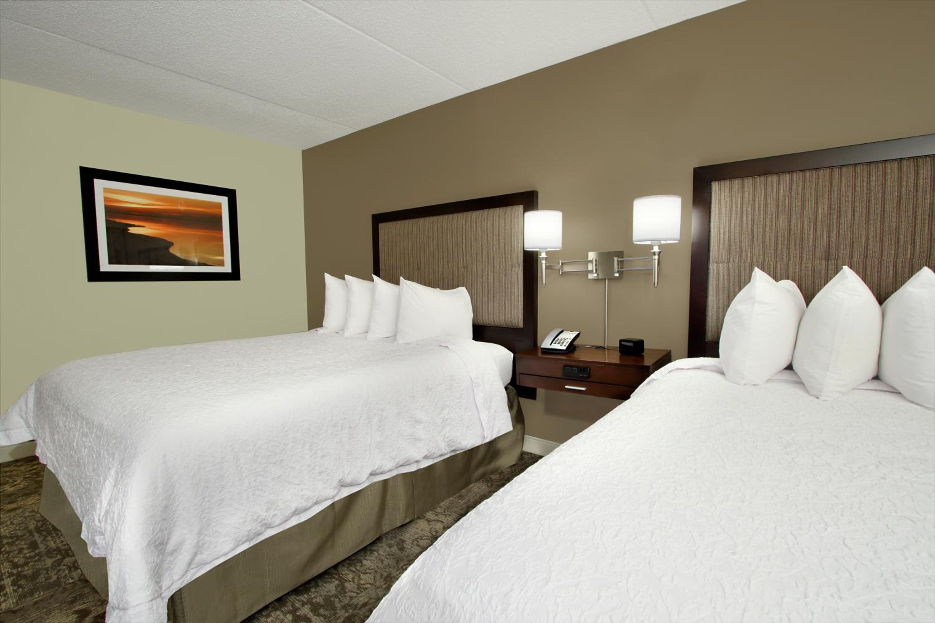 Queen Room with Two Queen Beds - Hearing Access/Non-Smoking - Photo 4