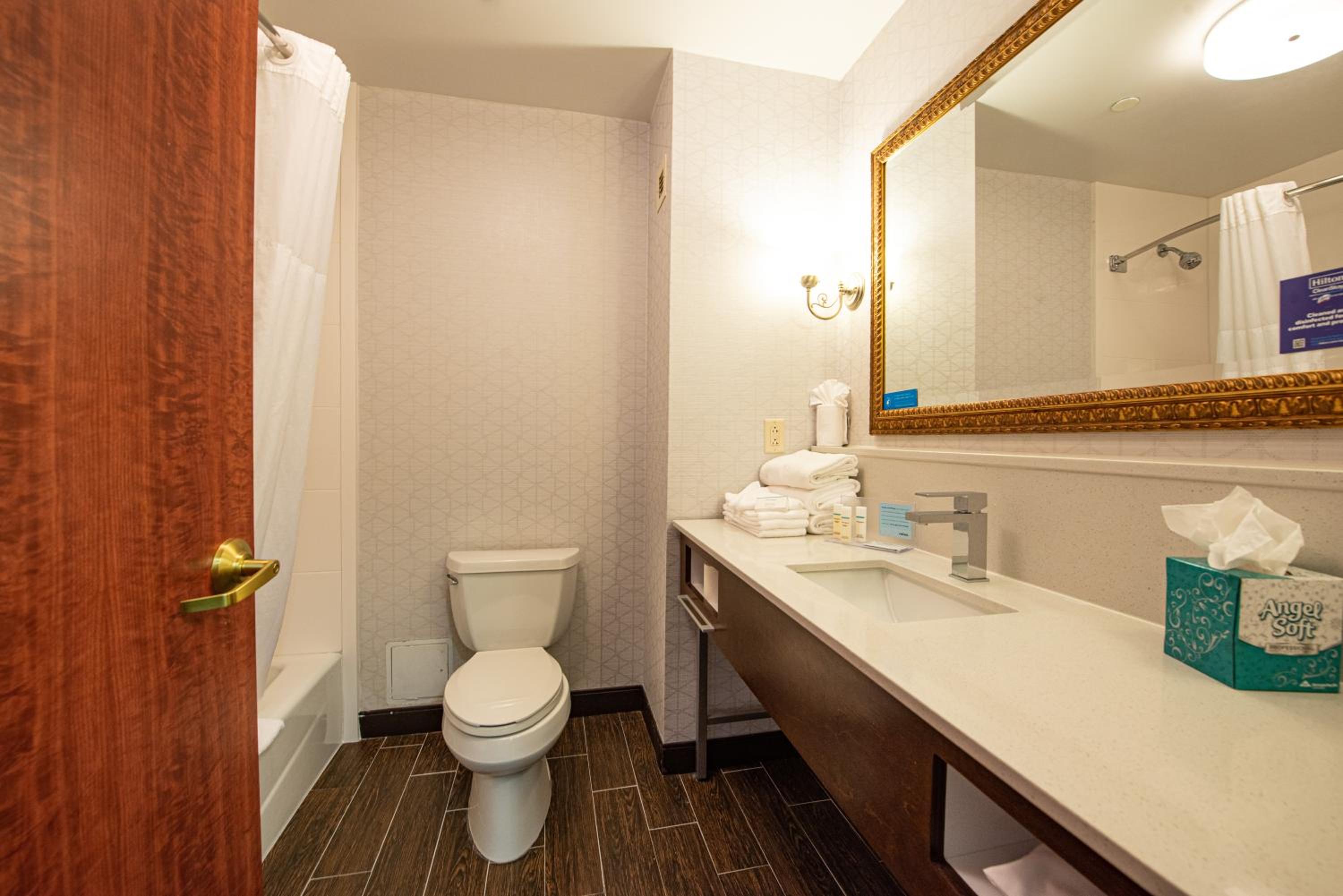 Queen Room with Two Queen Beds - Hearing Access/Non-Smoking - Photo 3