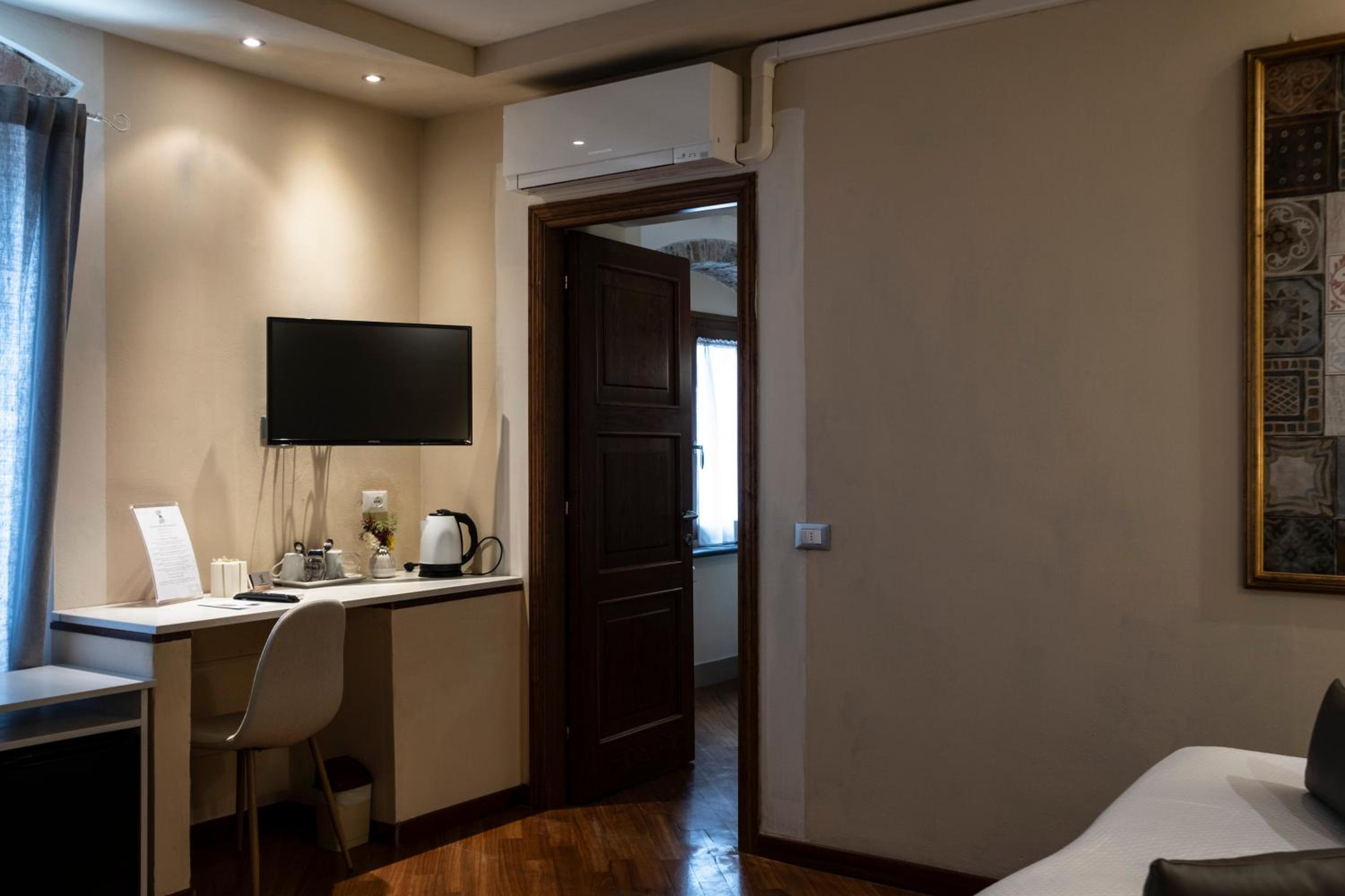 Deluxe Room (2 Adults + 1 Child) photo 2