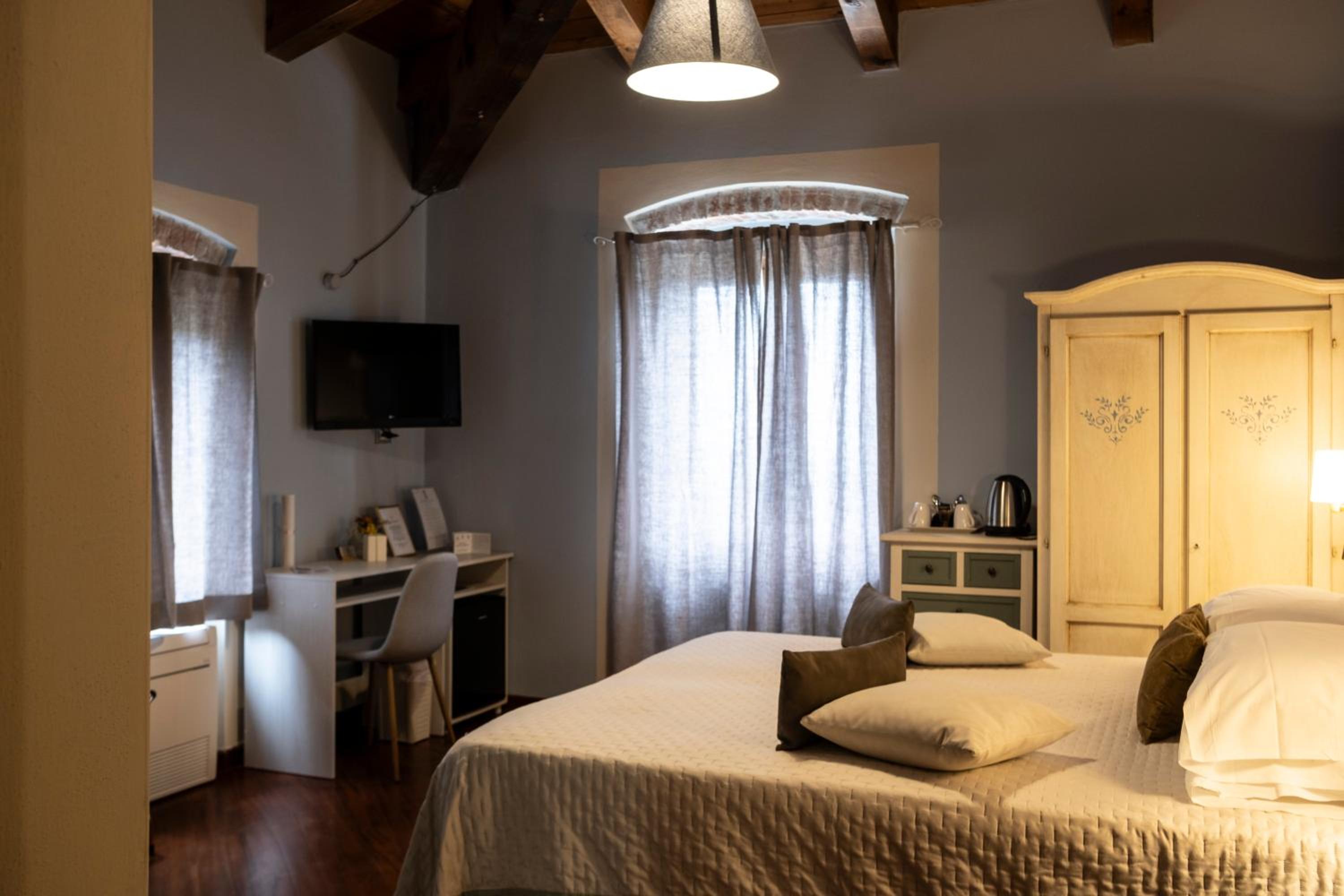 Deluxe Double Room with Extra Bed - Photo 3