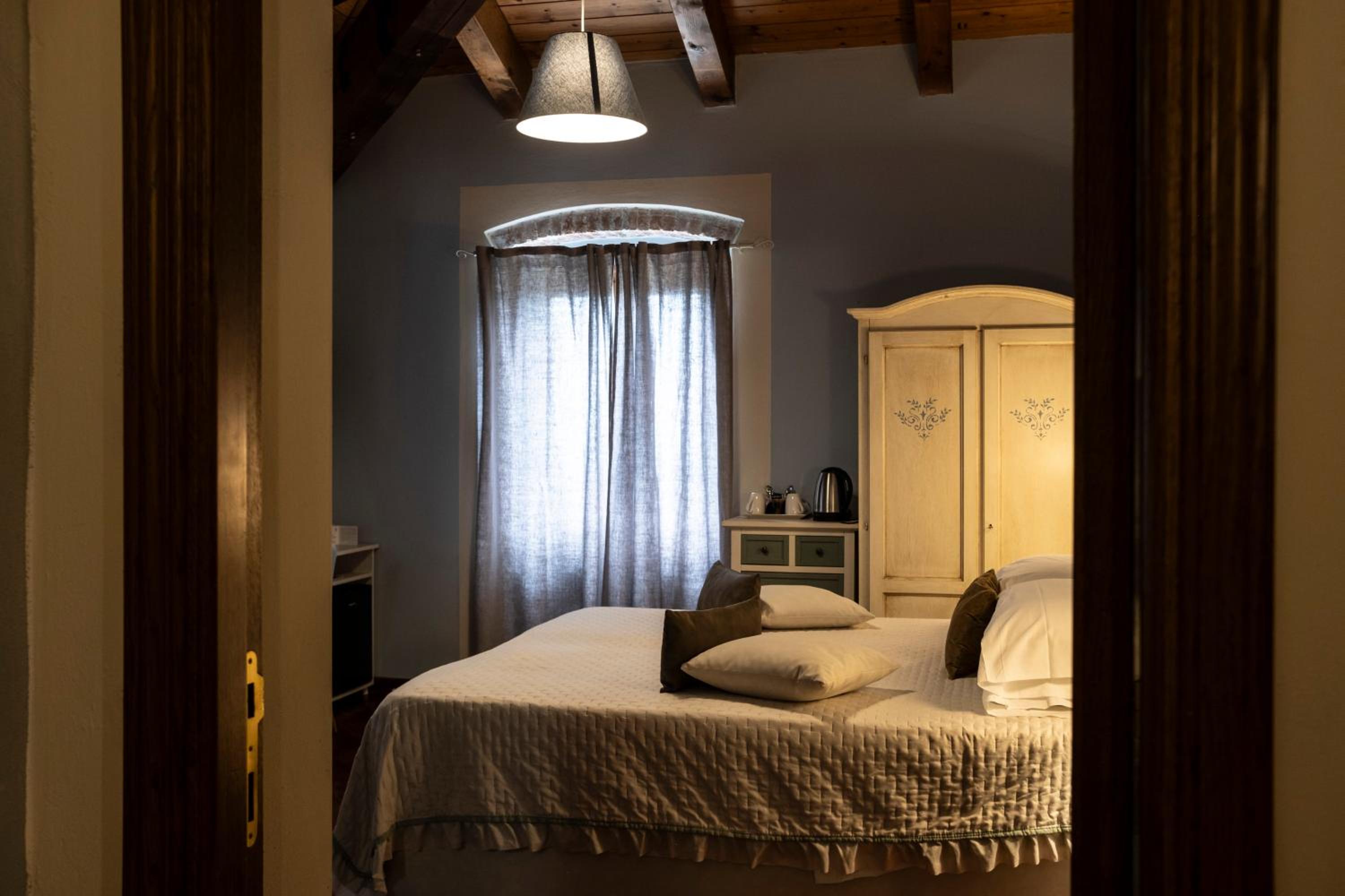 Deluxe Double Room with Extra Bed - Photo 2