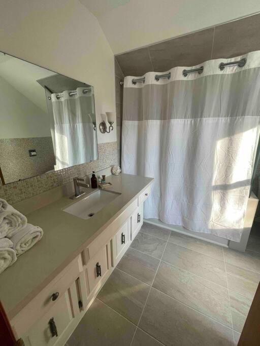 Four-Bedroom House photo 3