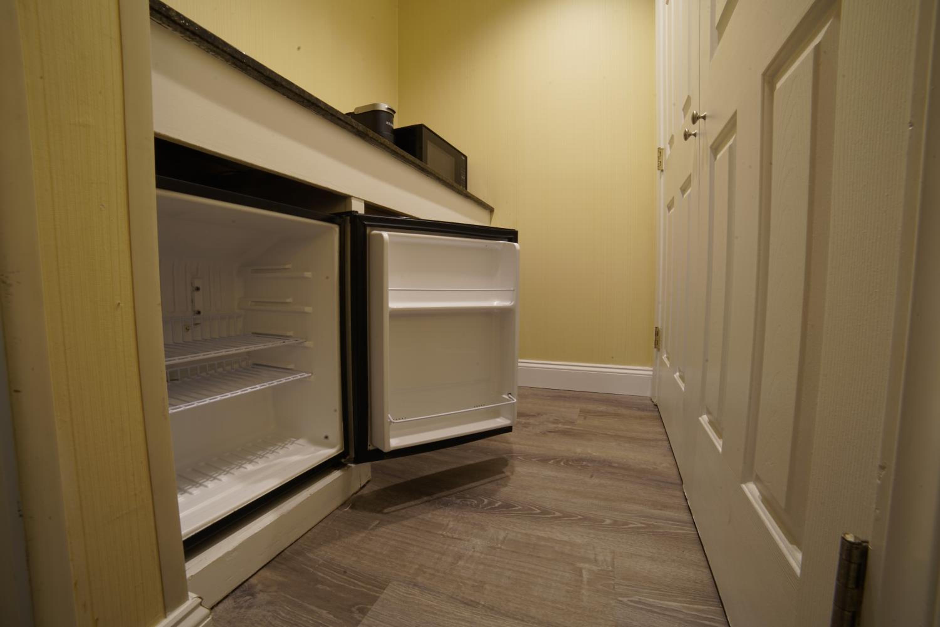 Standard Double Room with Two Double Beds - Photo 4