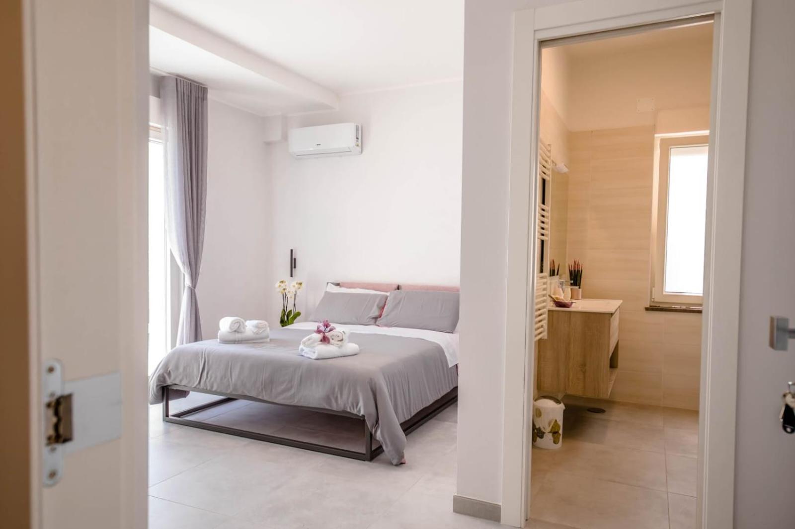 Deluxe Double Room with Balcony and Sea View photo 1