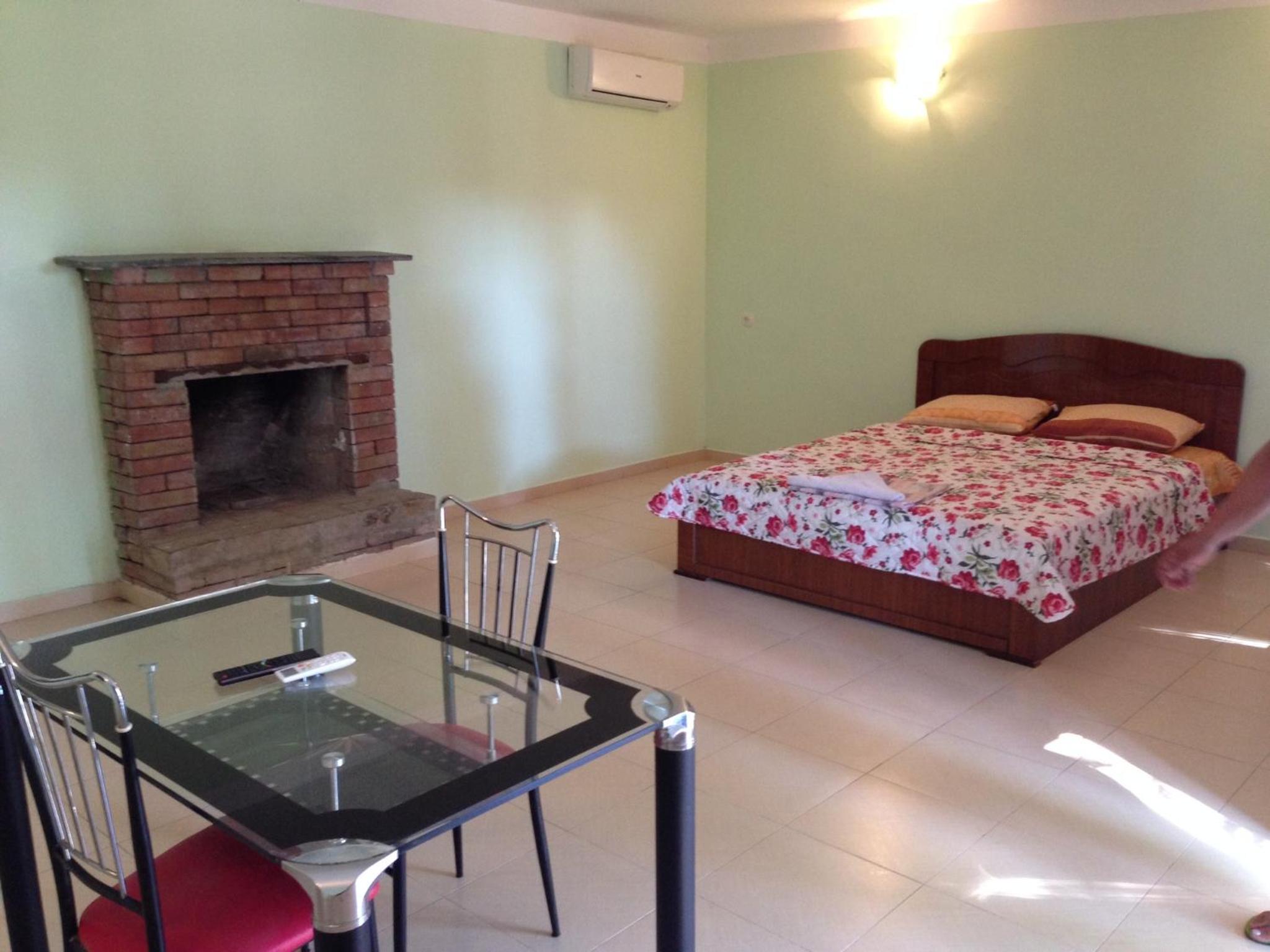 Double Room - Photo 6