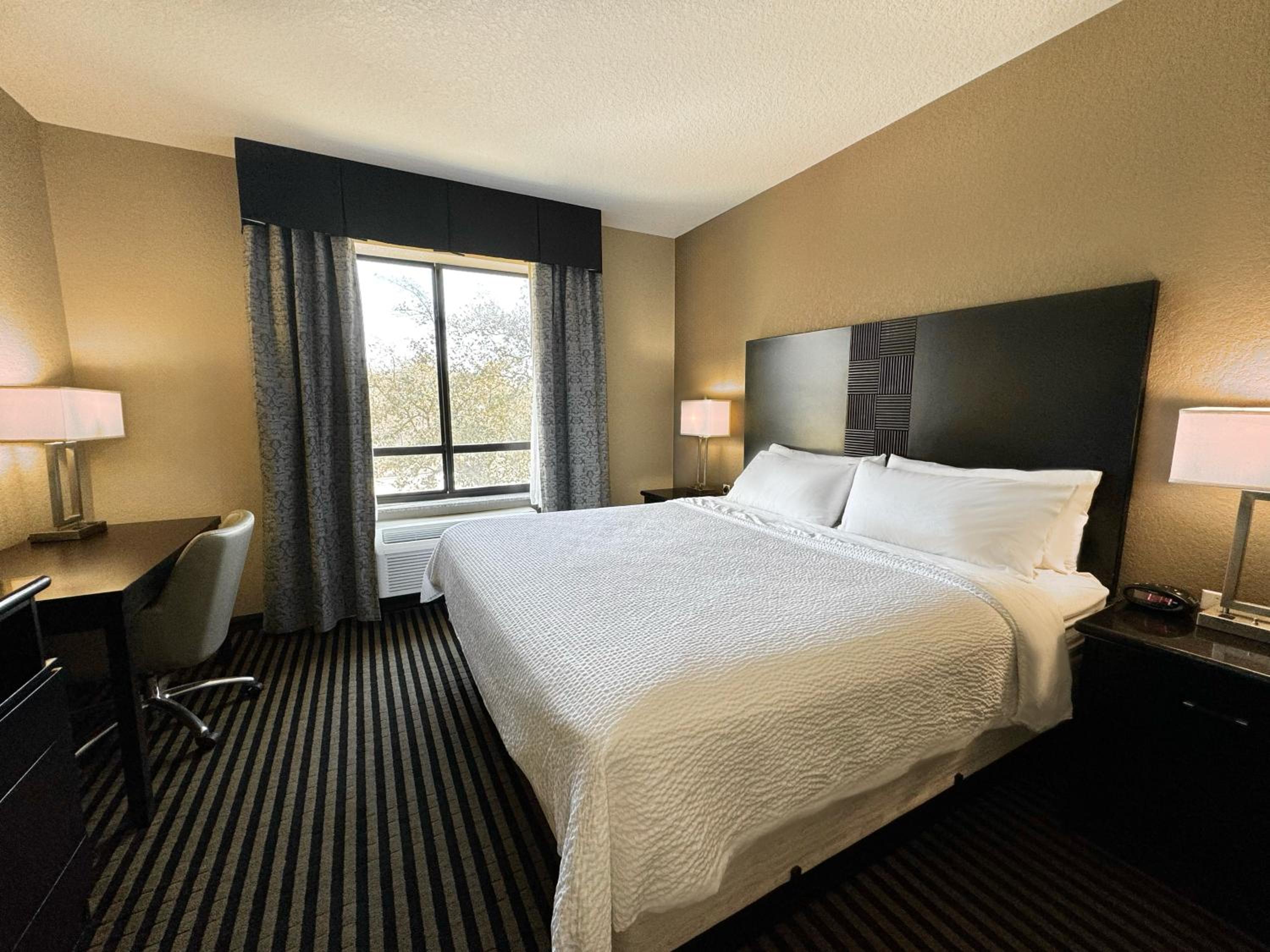 King Room With Jetted Tub photo 1