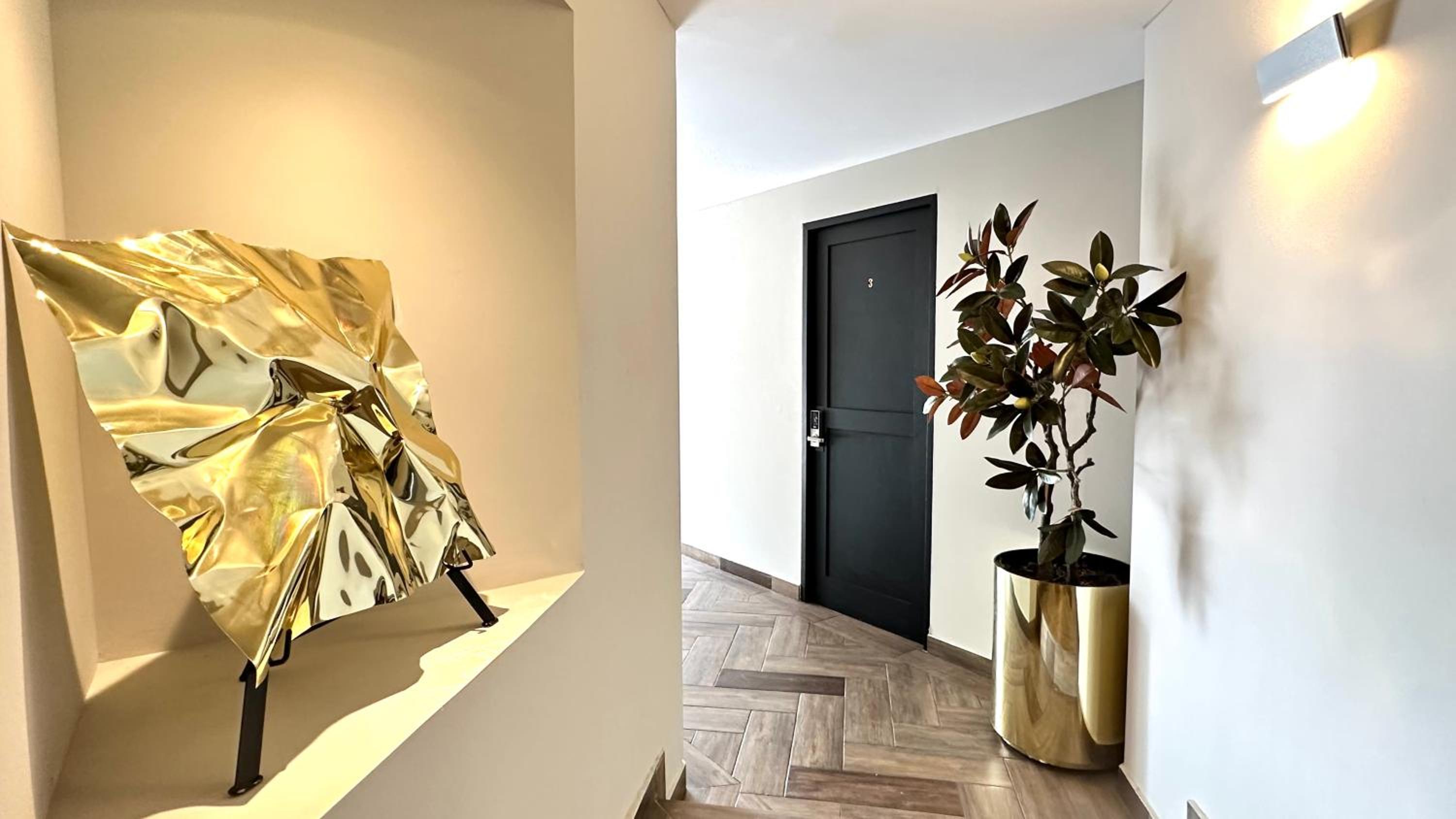 Deluxe Suite - Photo 7