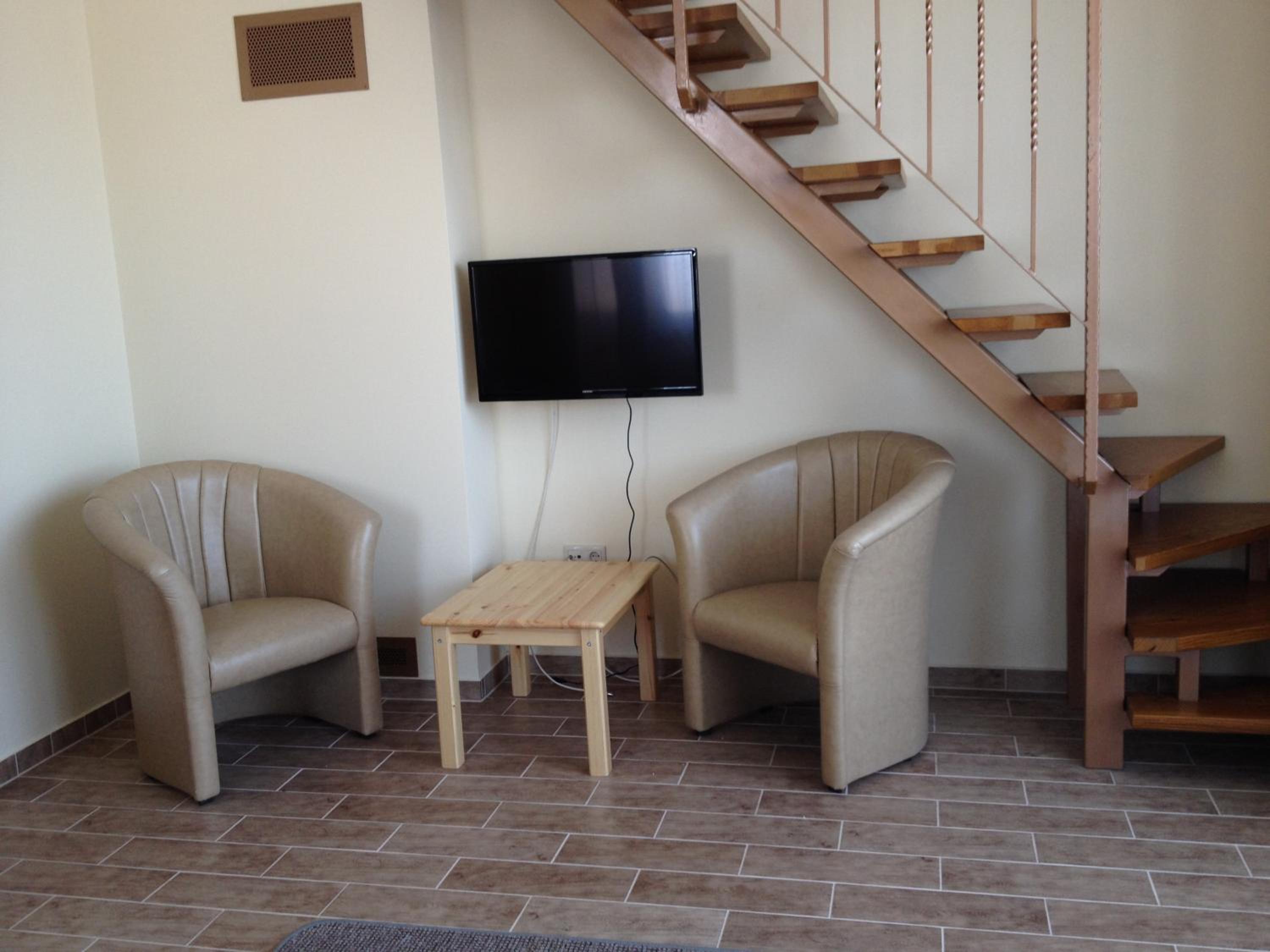 Family Room with Lake View - Photo 20