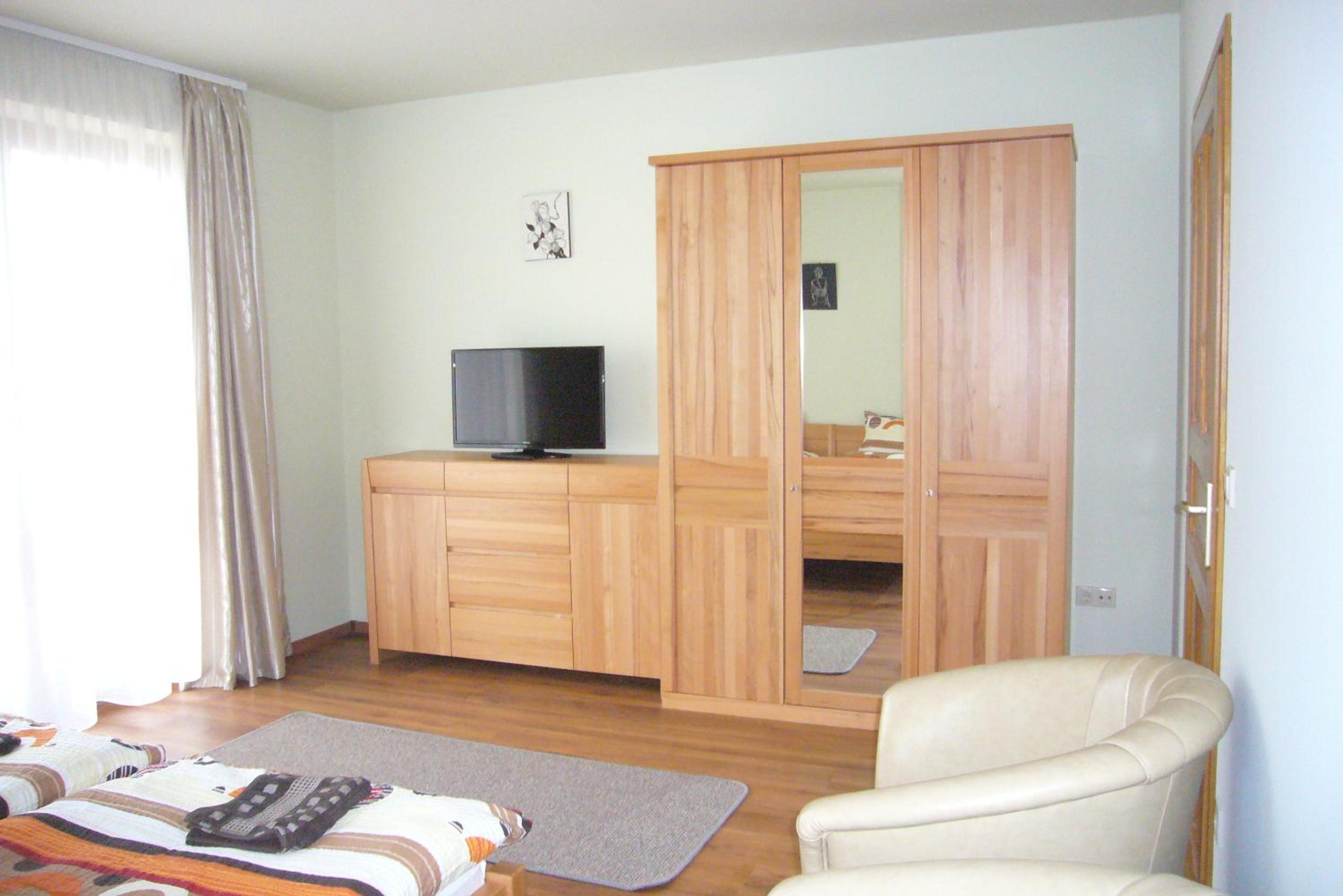 Apartment with Lake View - Photo 10