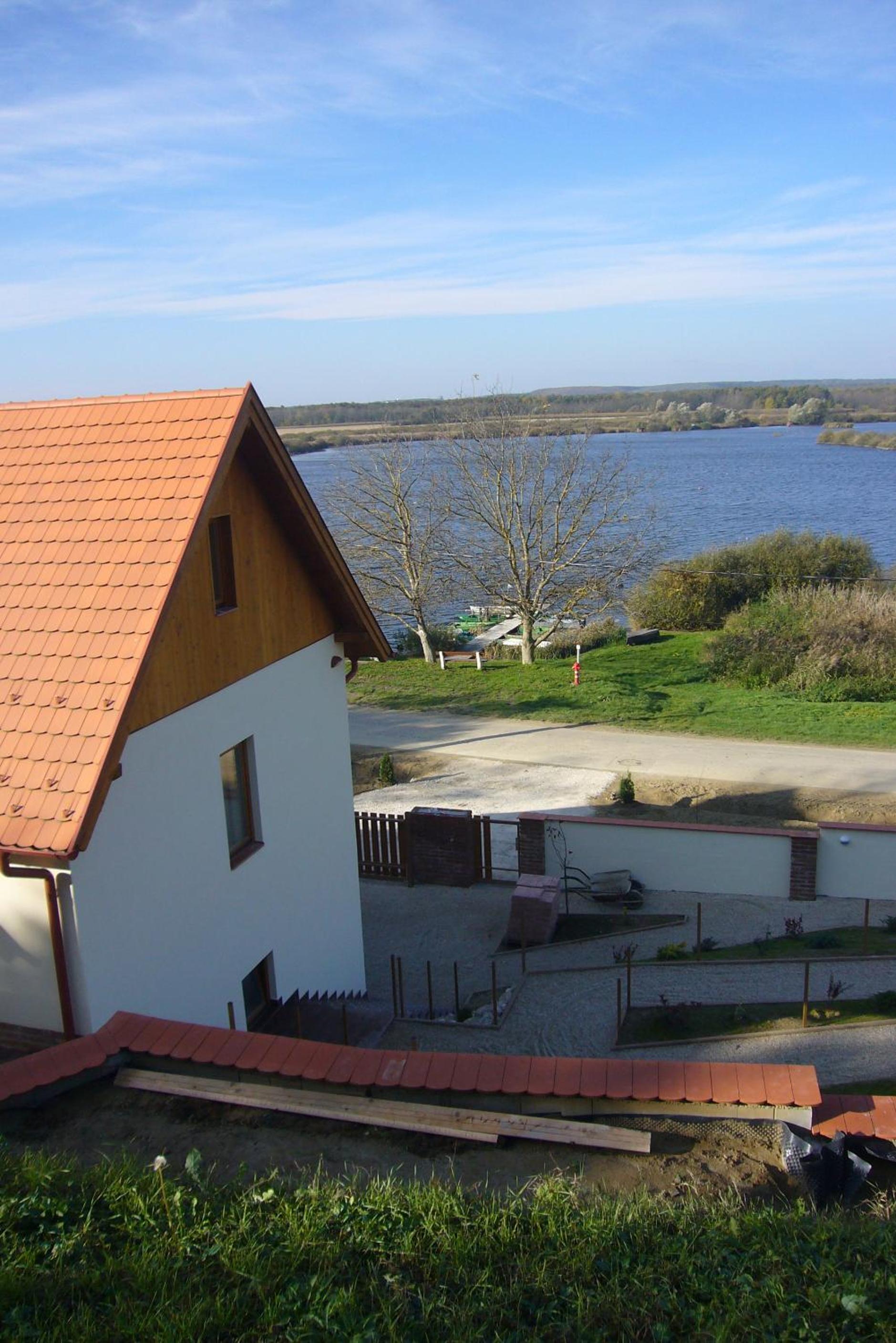 Apartment with Lake View - Photo 3
