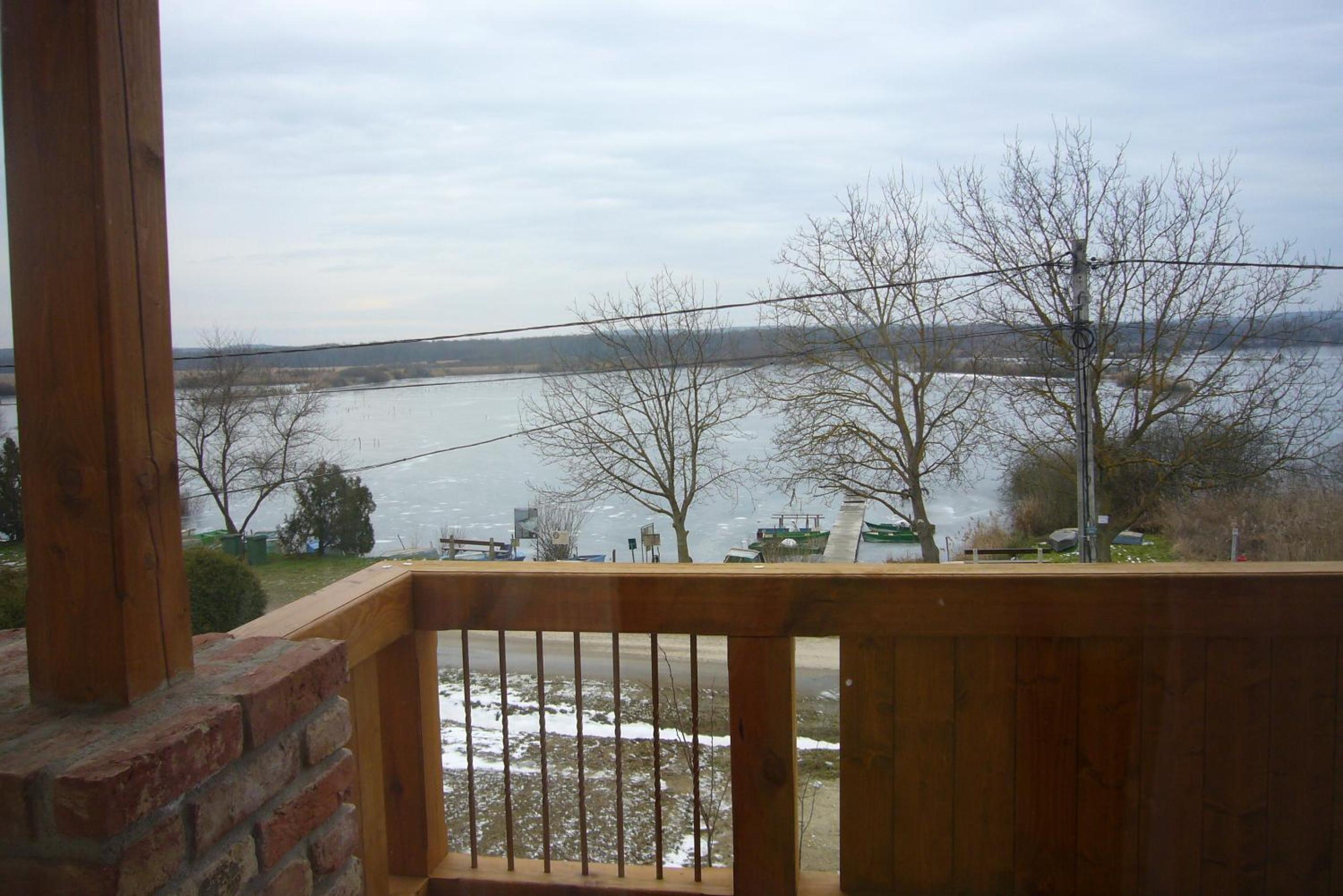 Apartment with Lake View - Photo 11