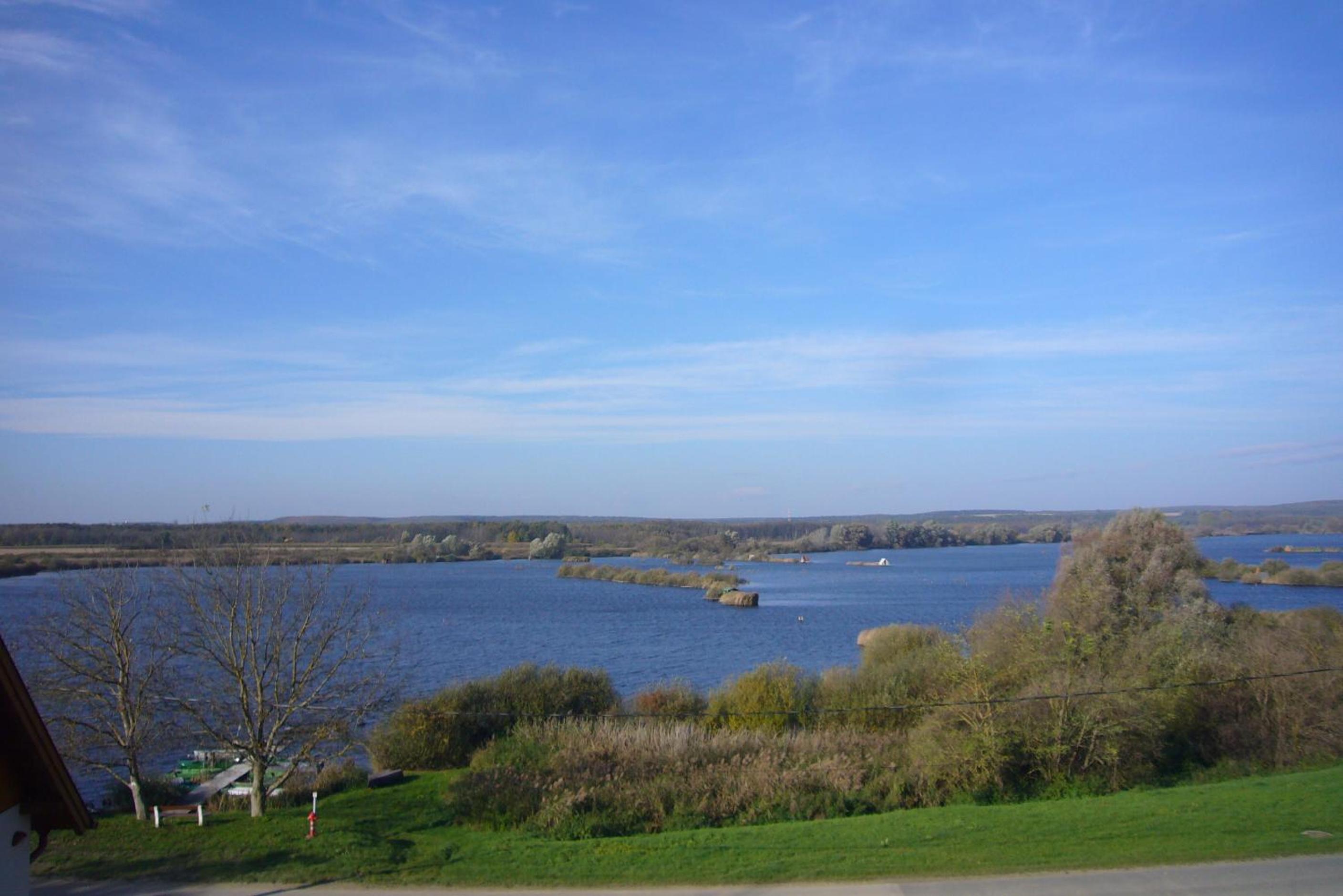 Apartment with Lake View - Photo 4
