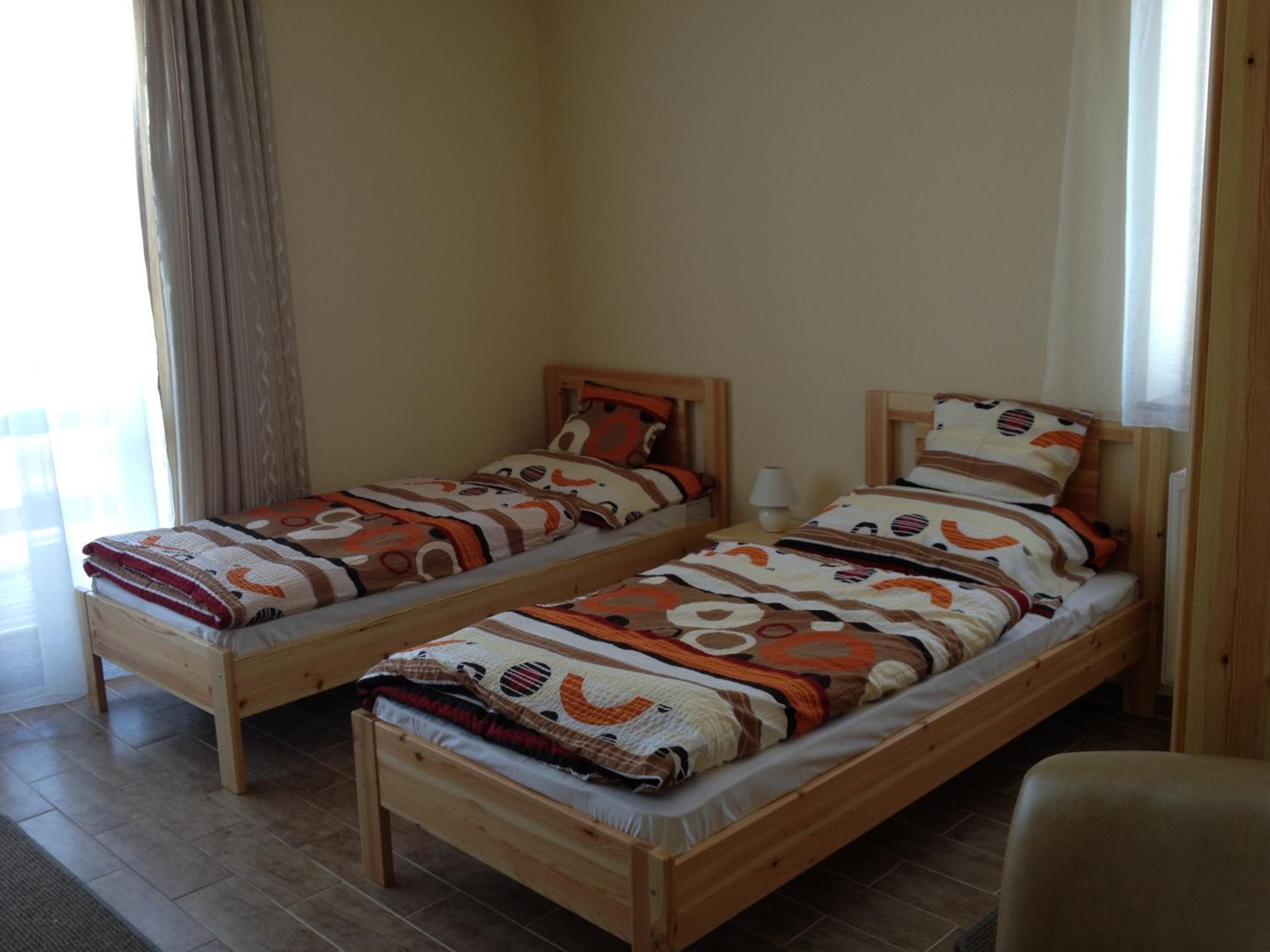 Family Room with Lake View - Photo 6