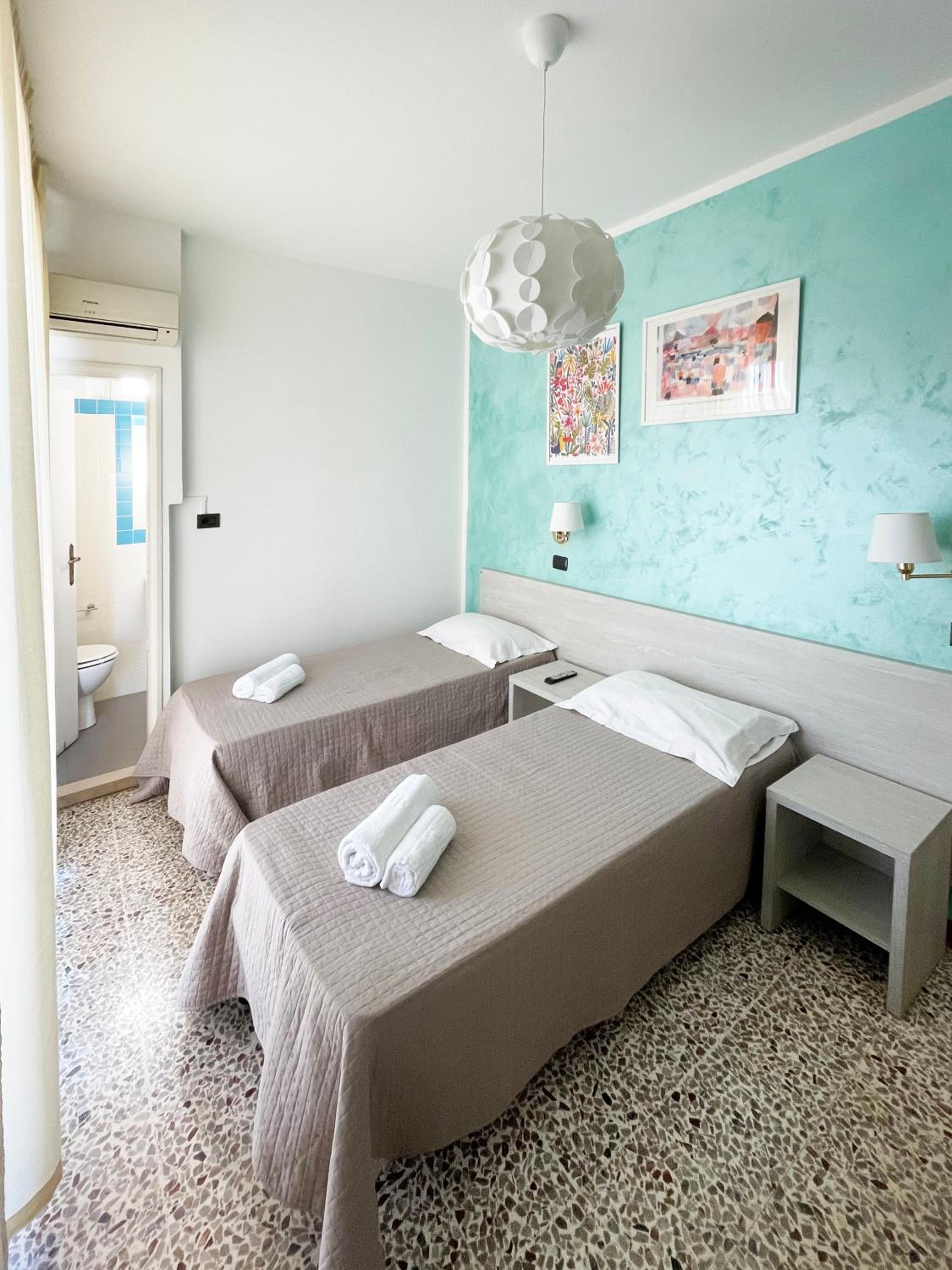 Double or Twin Room photo 3