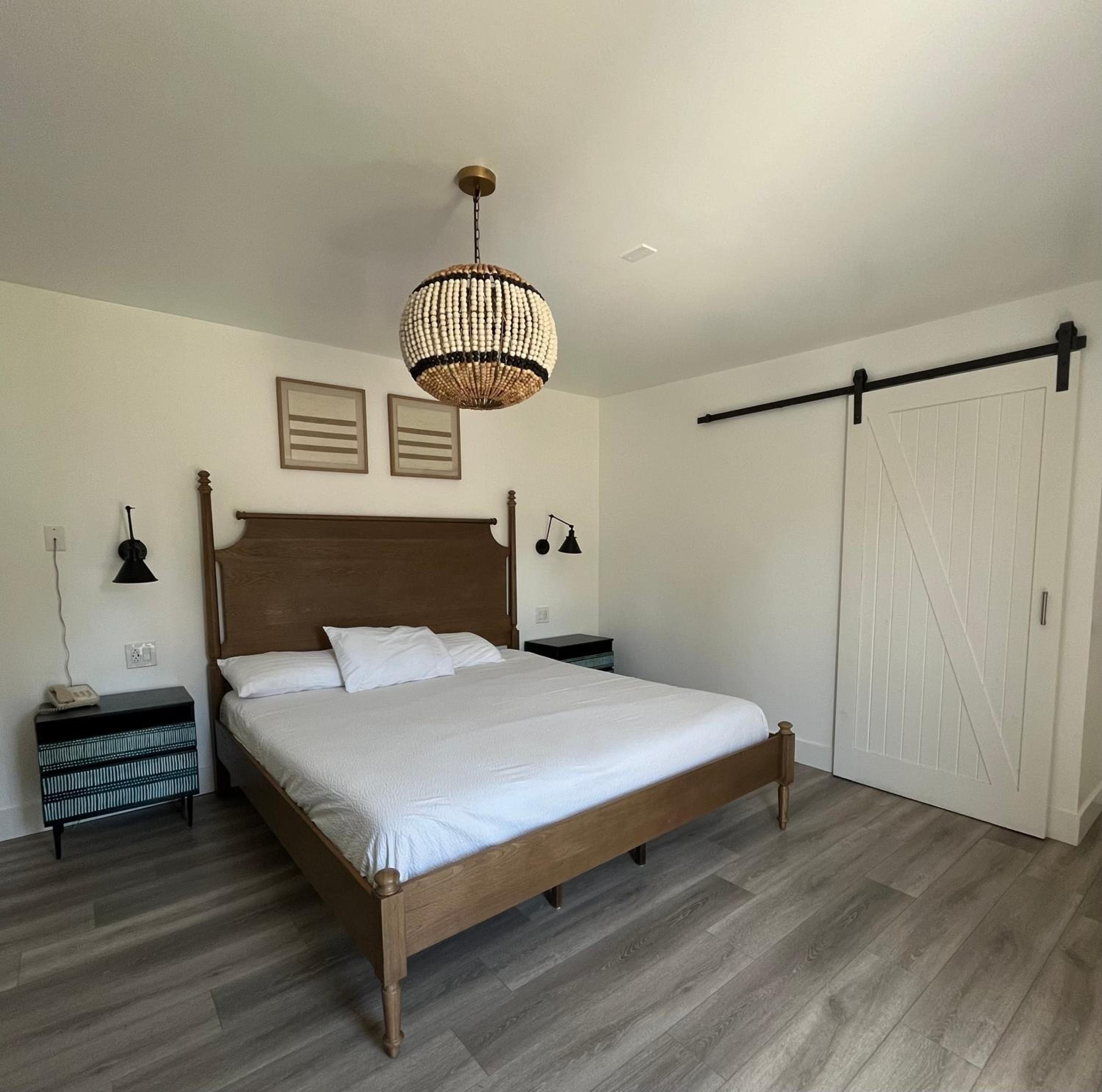 King Room - Non-Smoking - Photo 2