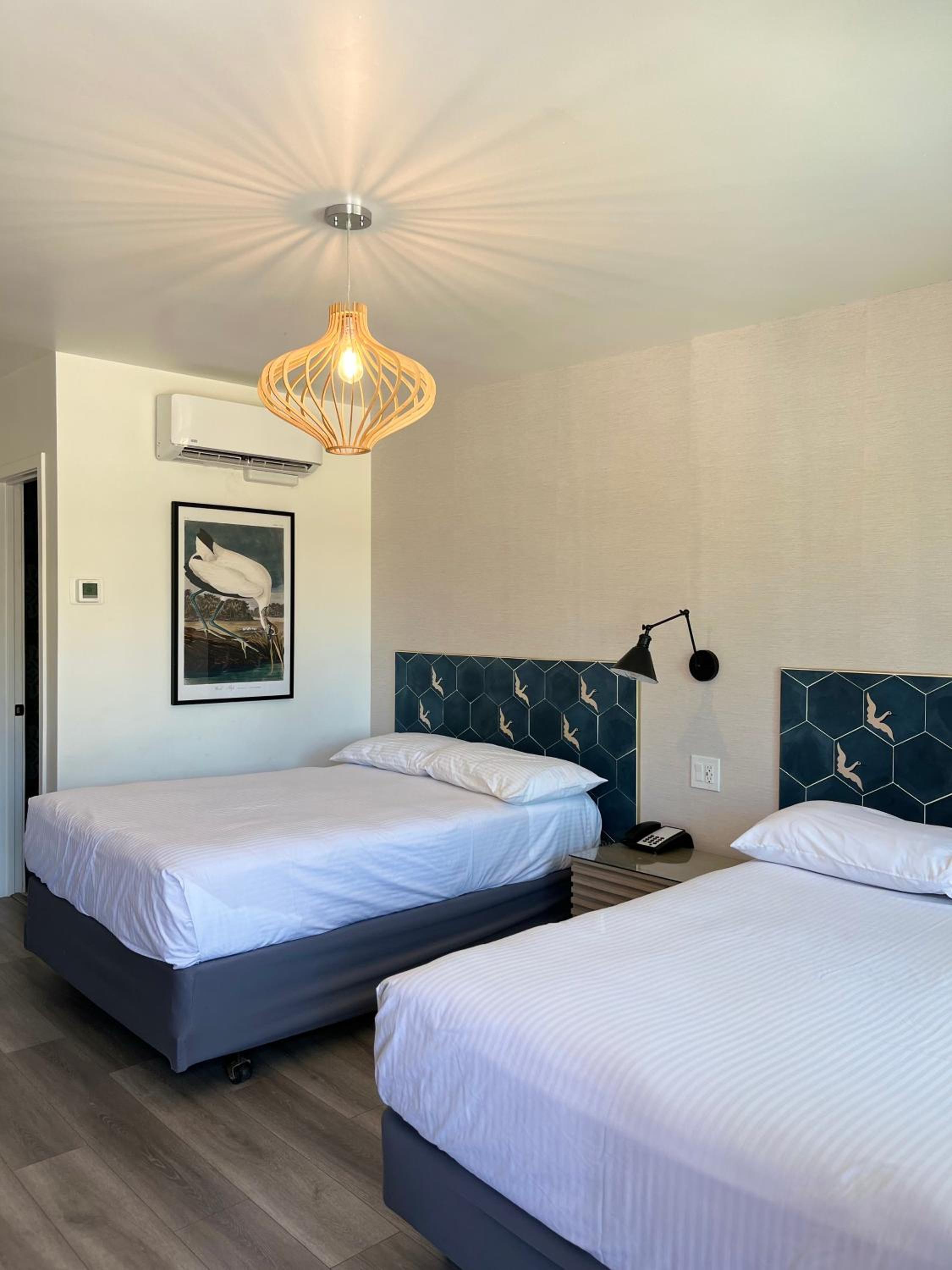 Queen Room with Two Queen Beds - Non-Smoking - Photo 2