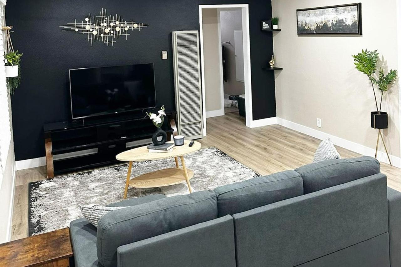 Three-Bedroom House photo 2