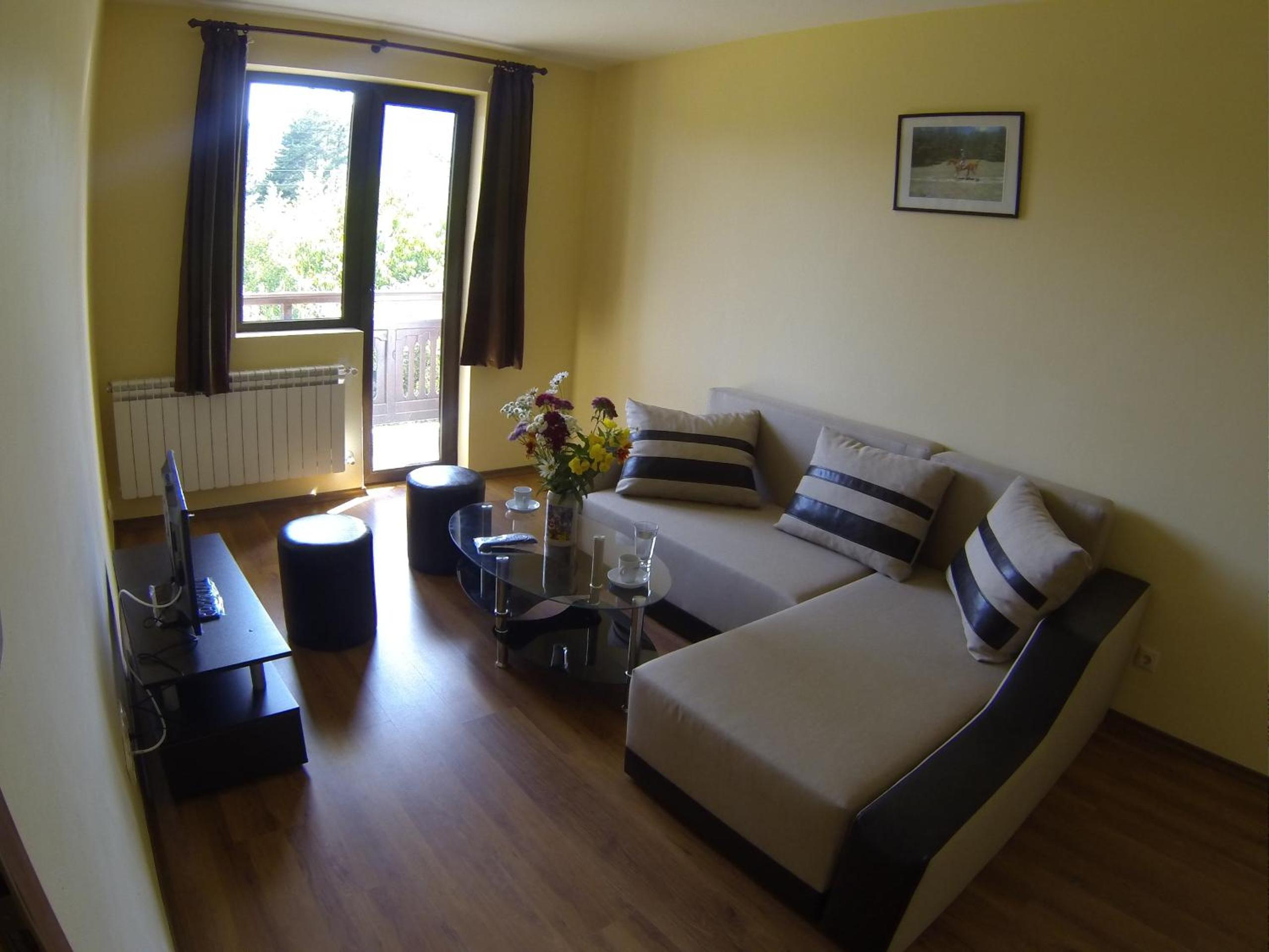 One-Bedroom Suite with Balcony photo 3