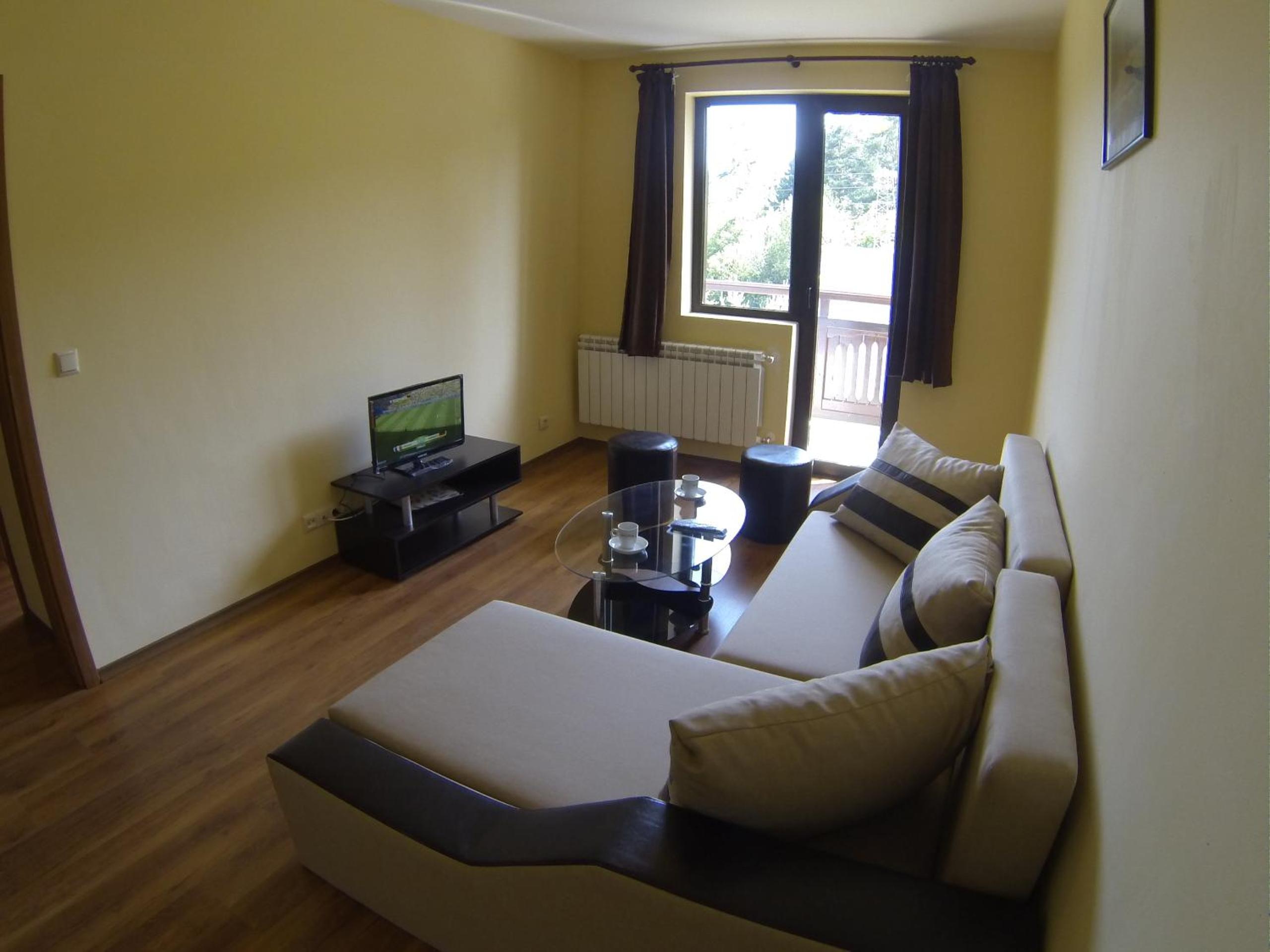 One-Bedroom Suite with Balcony photo 2