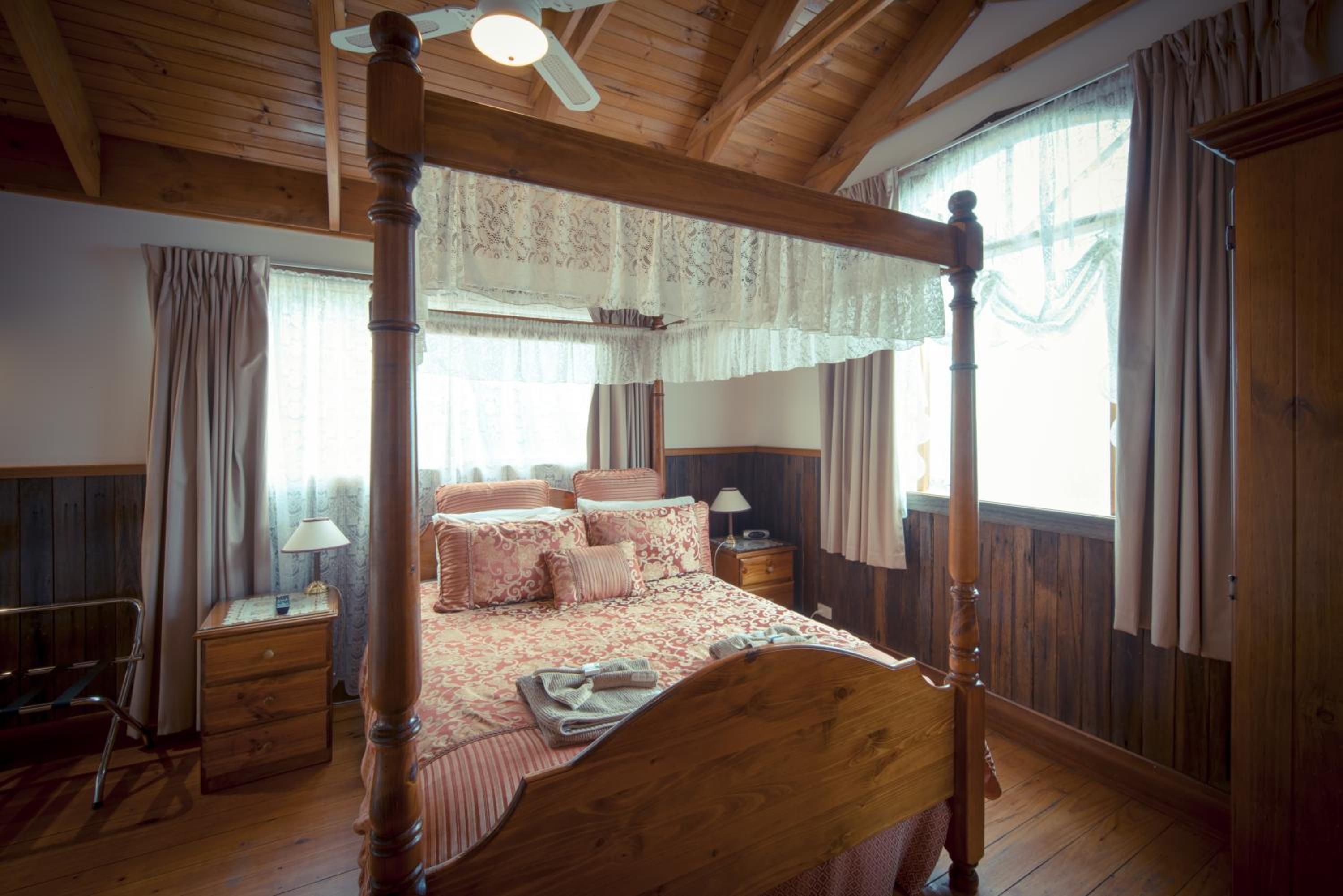 One-Bedroom Cottage - The Loft - Photo 6