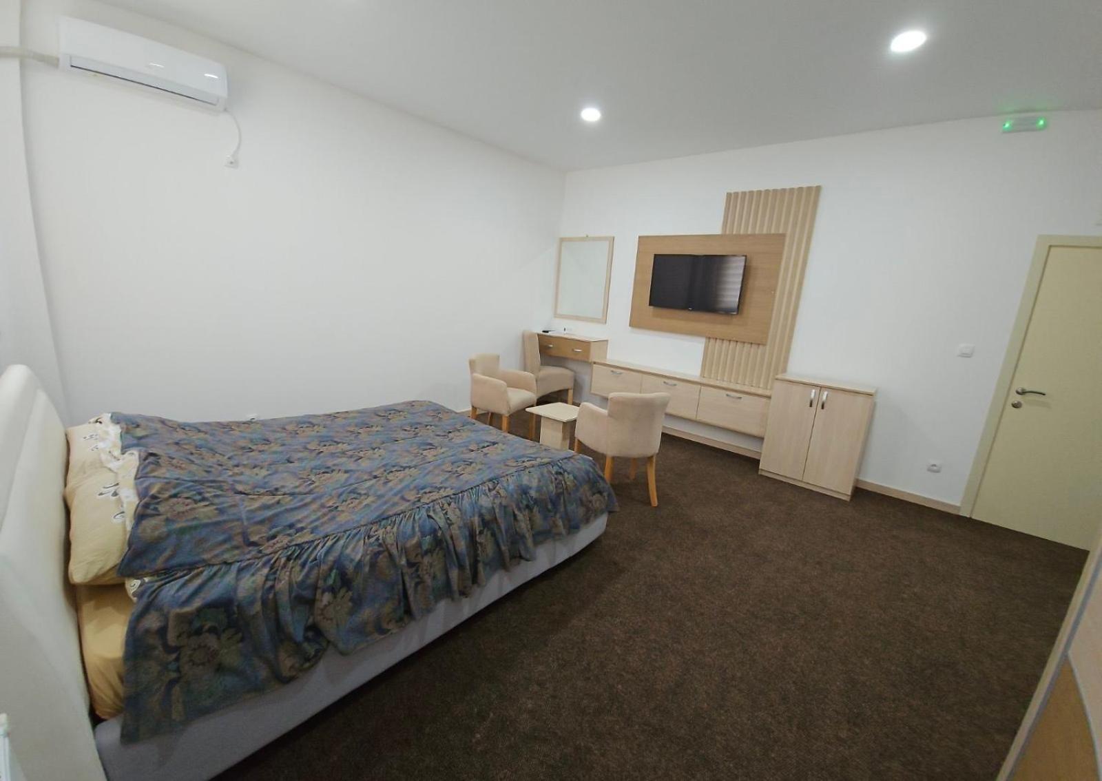 Apartment photo 2