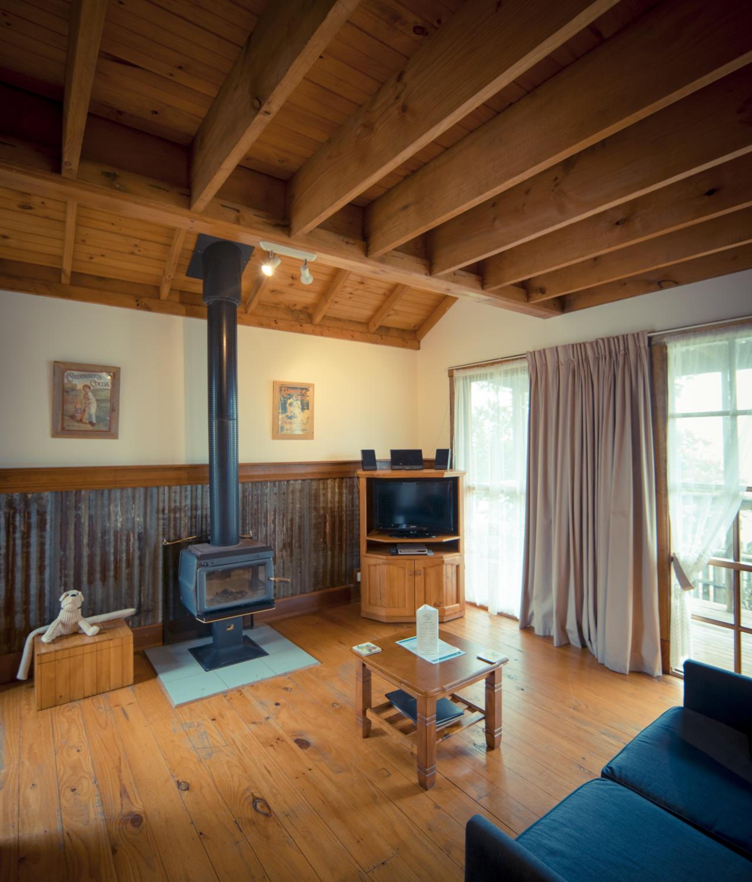 One-Bedroom Cottage - The Loft - Photo 3