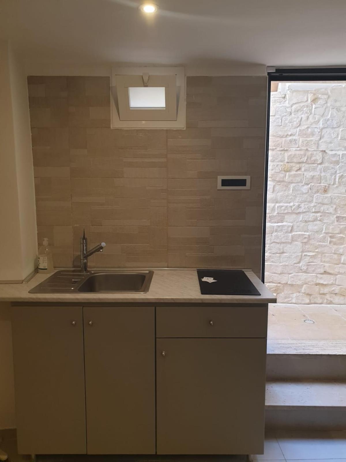 One-Bedroom House - Photo 5