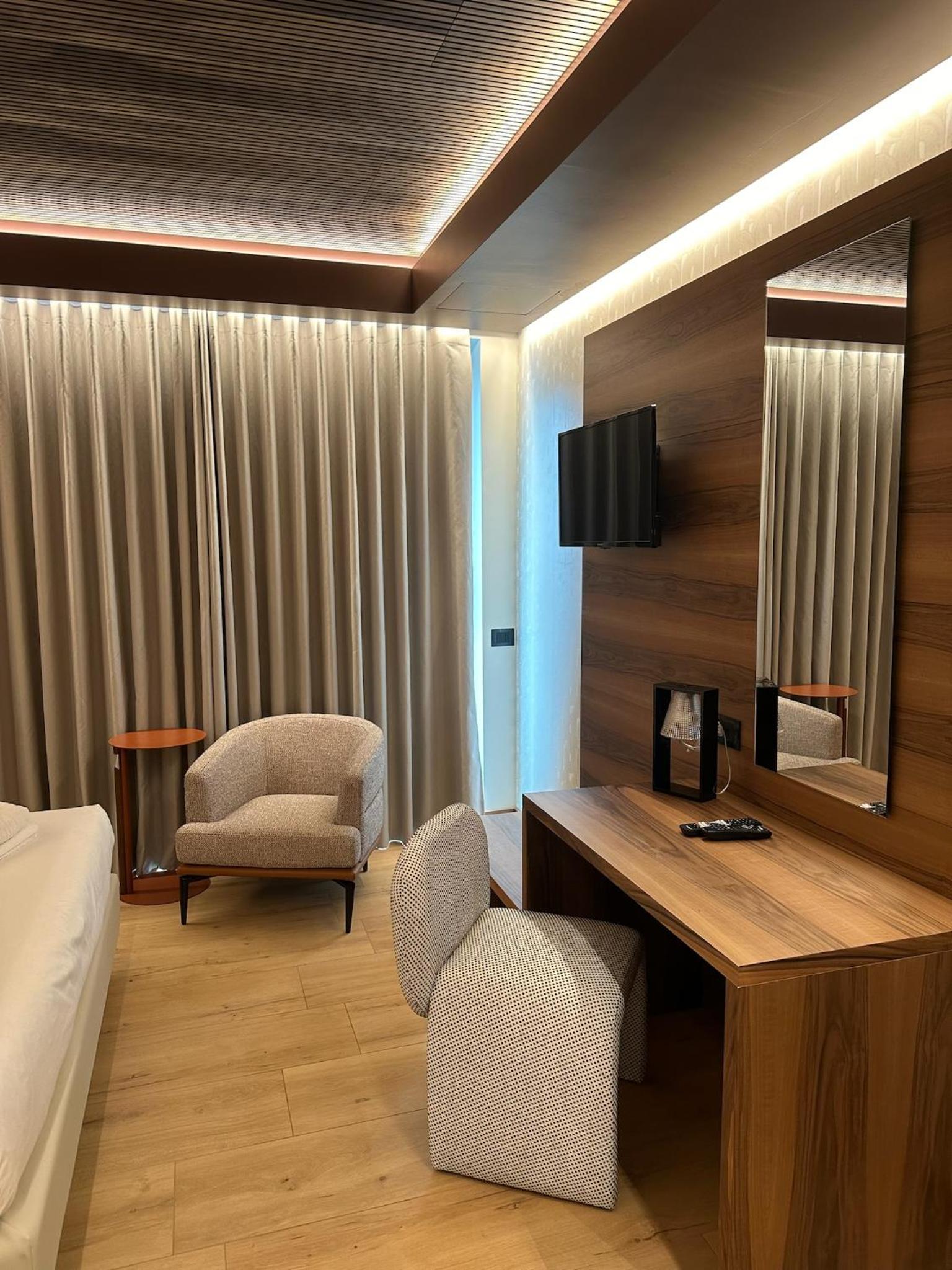 Executive Double Room with Balcony - First Floor - Photo 10