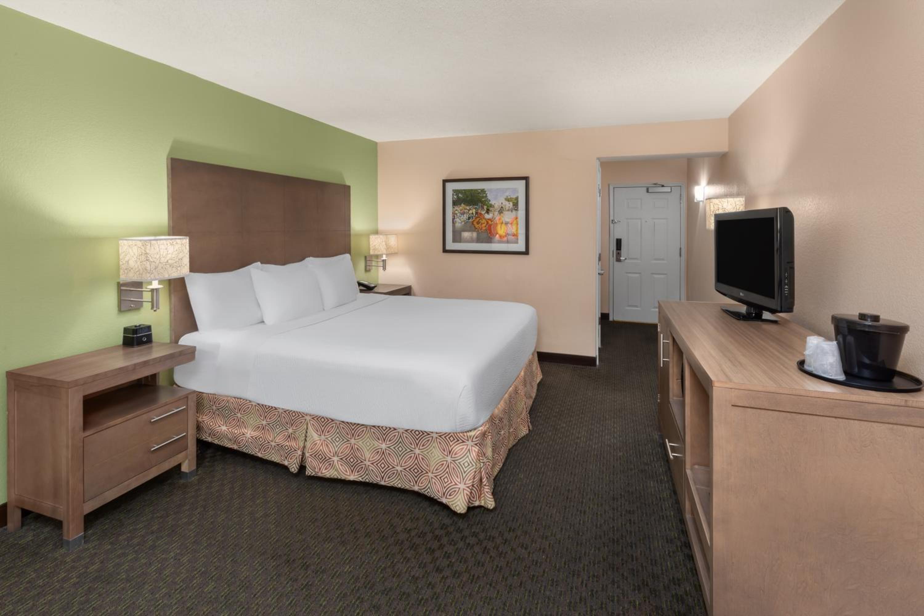 Deluxe King Room - Photo 2