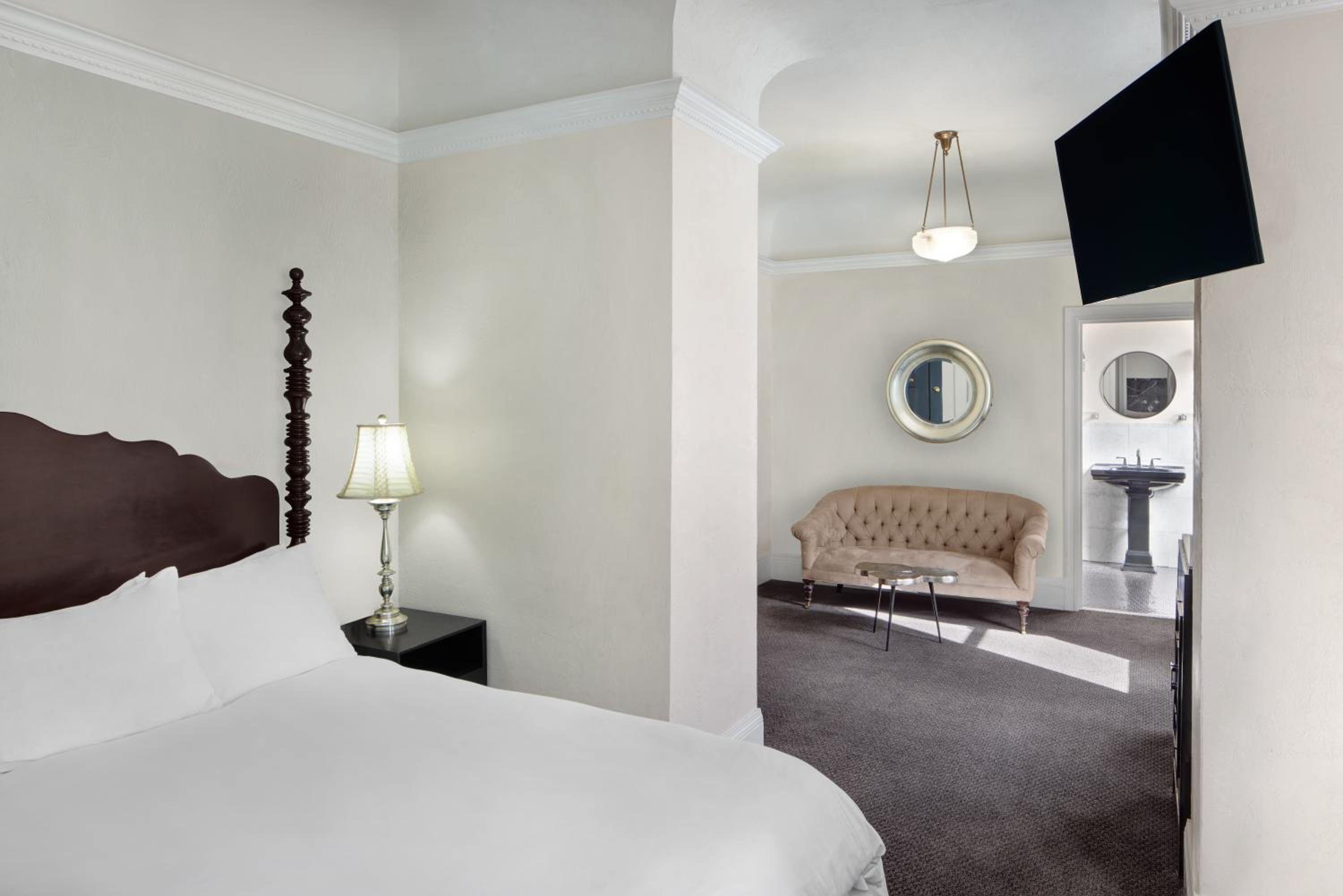 King Suite - Photo 1