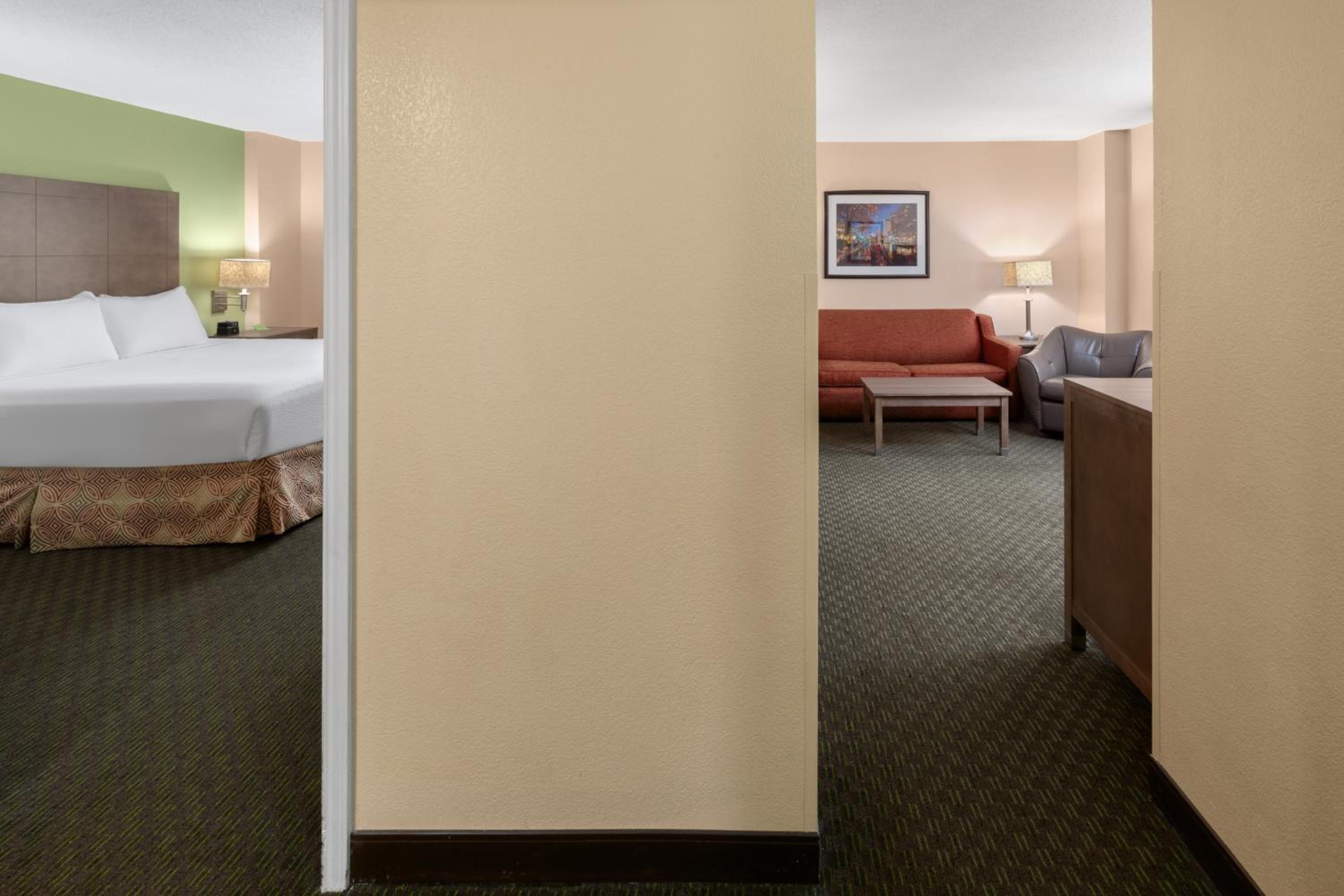 Two-Bedroom Suite with One King Bed and One Double Bed - Non-Smoking - Photo 1
