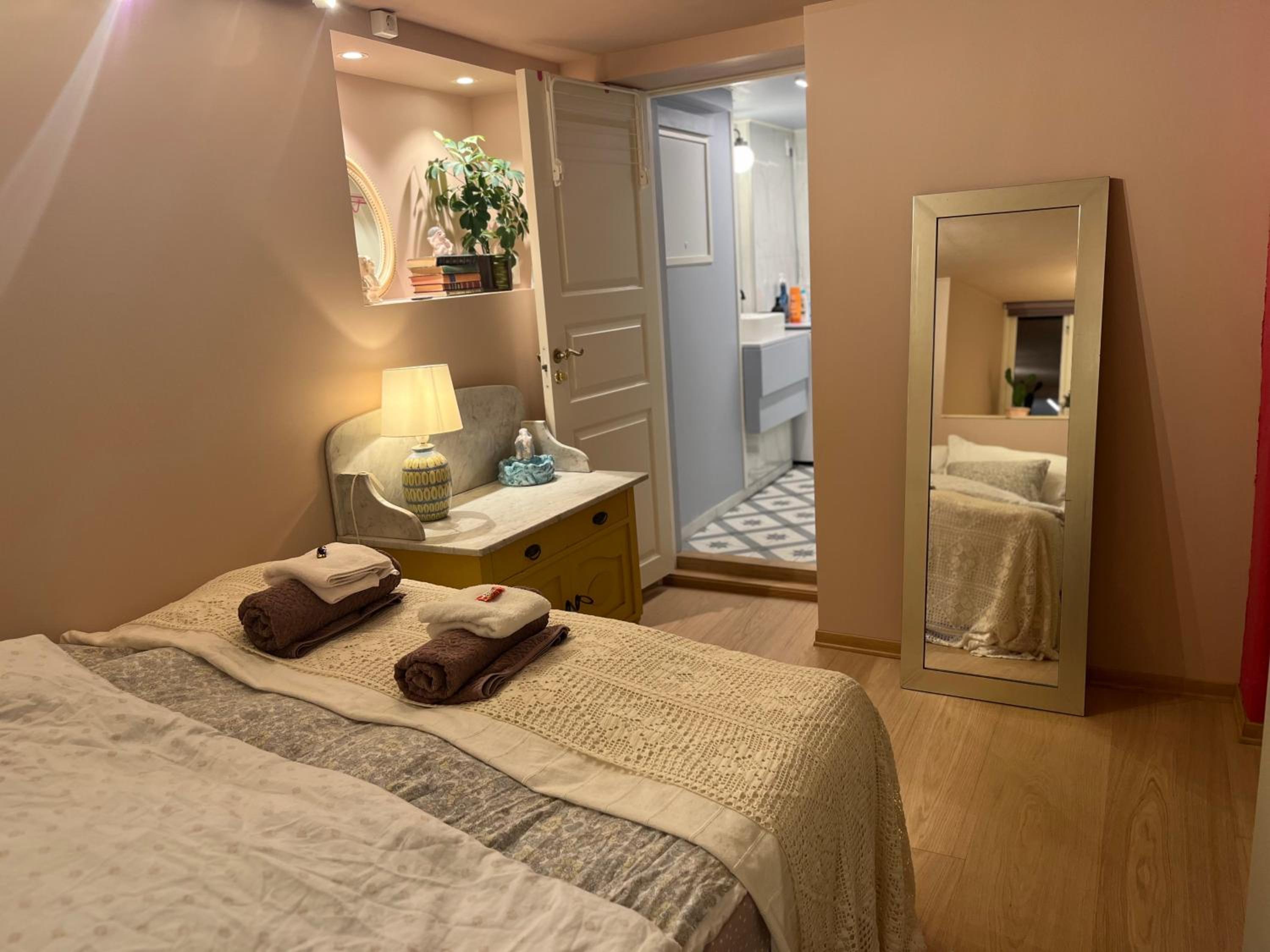 One-Bedroom Apartment
