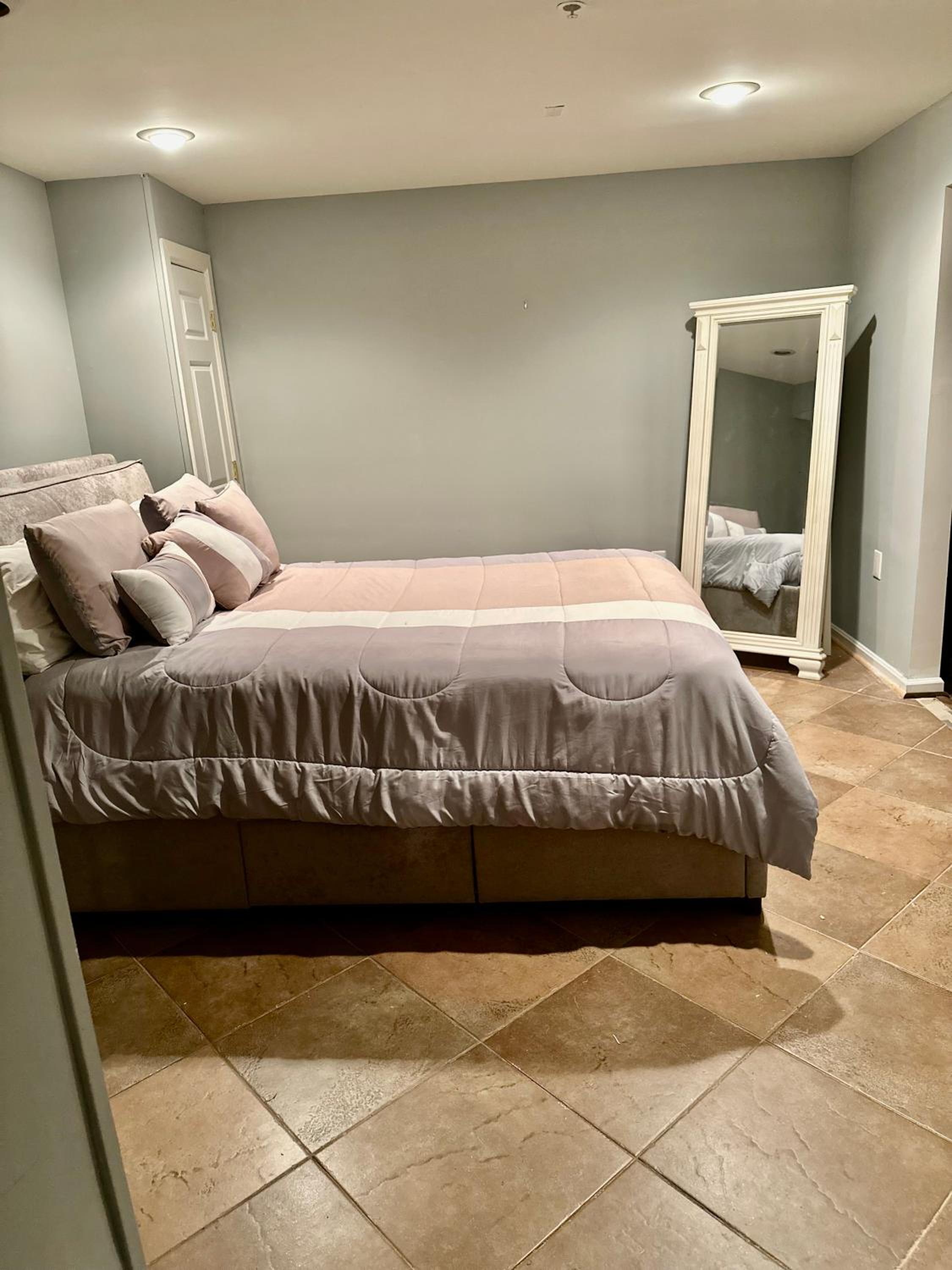 Queen Room photo 1