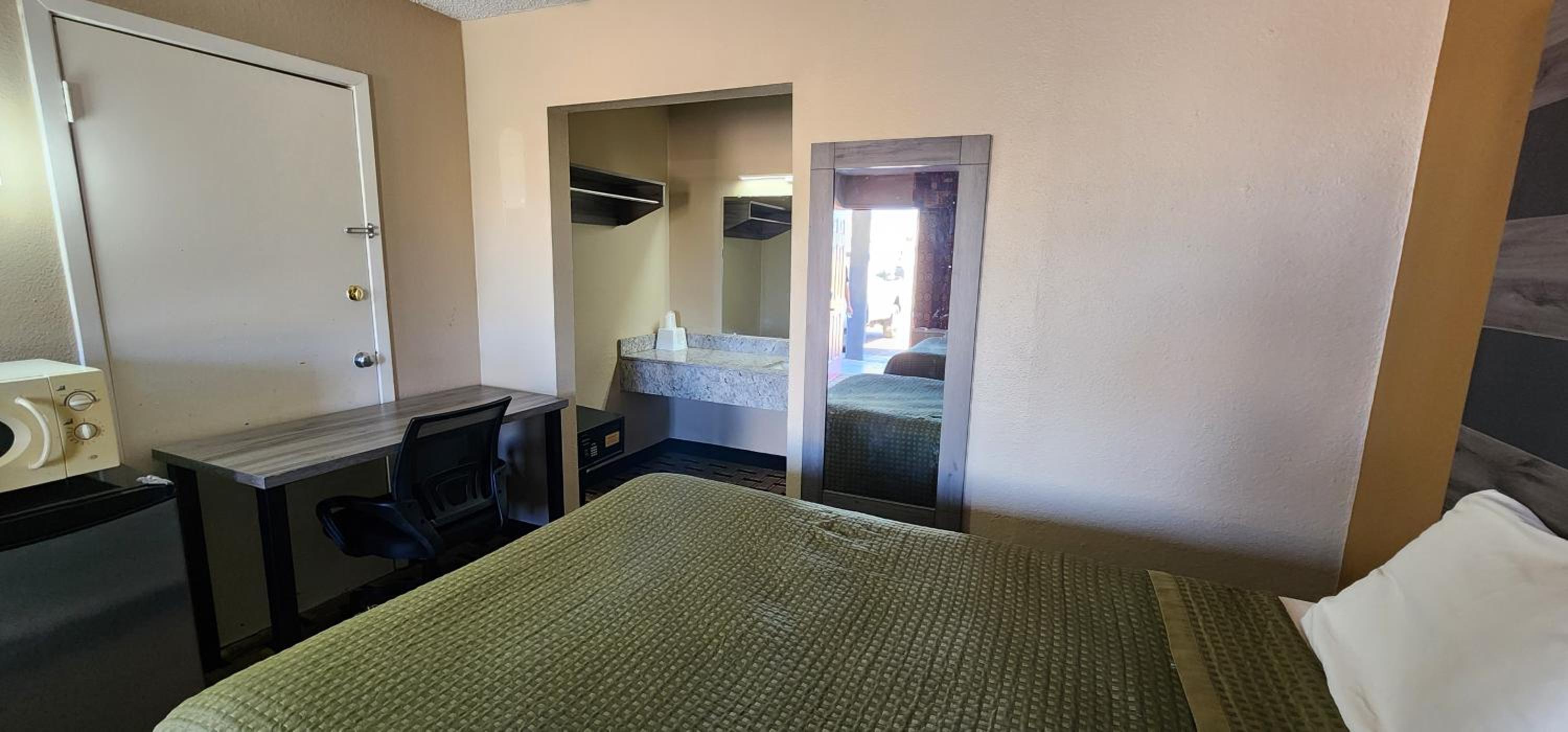 Deluxe Double Room with Two Double Beds - Mobility Access/Non-Smoking