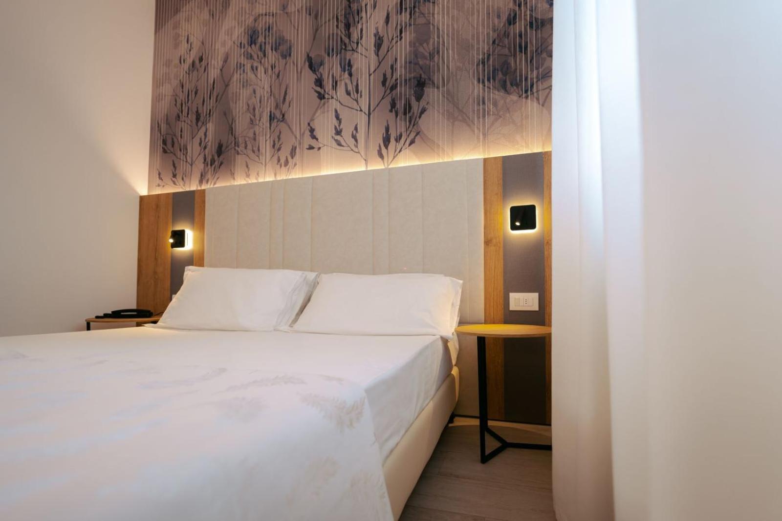 Standard Double or Twin Room - Photo 5