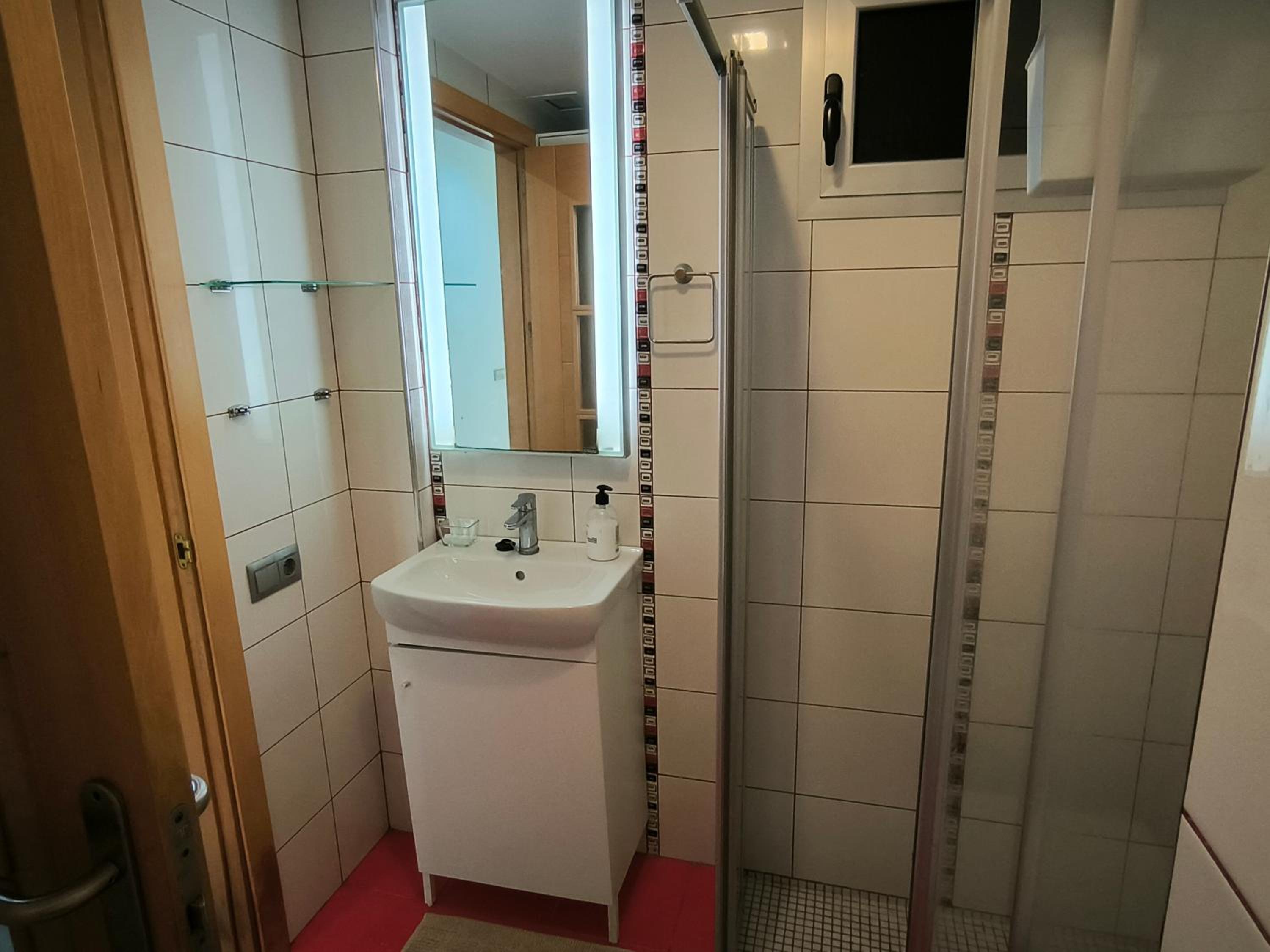 Studio Apartment - Photo 22