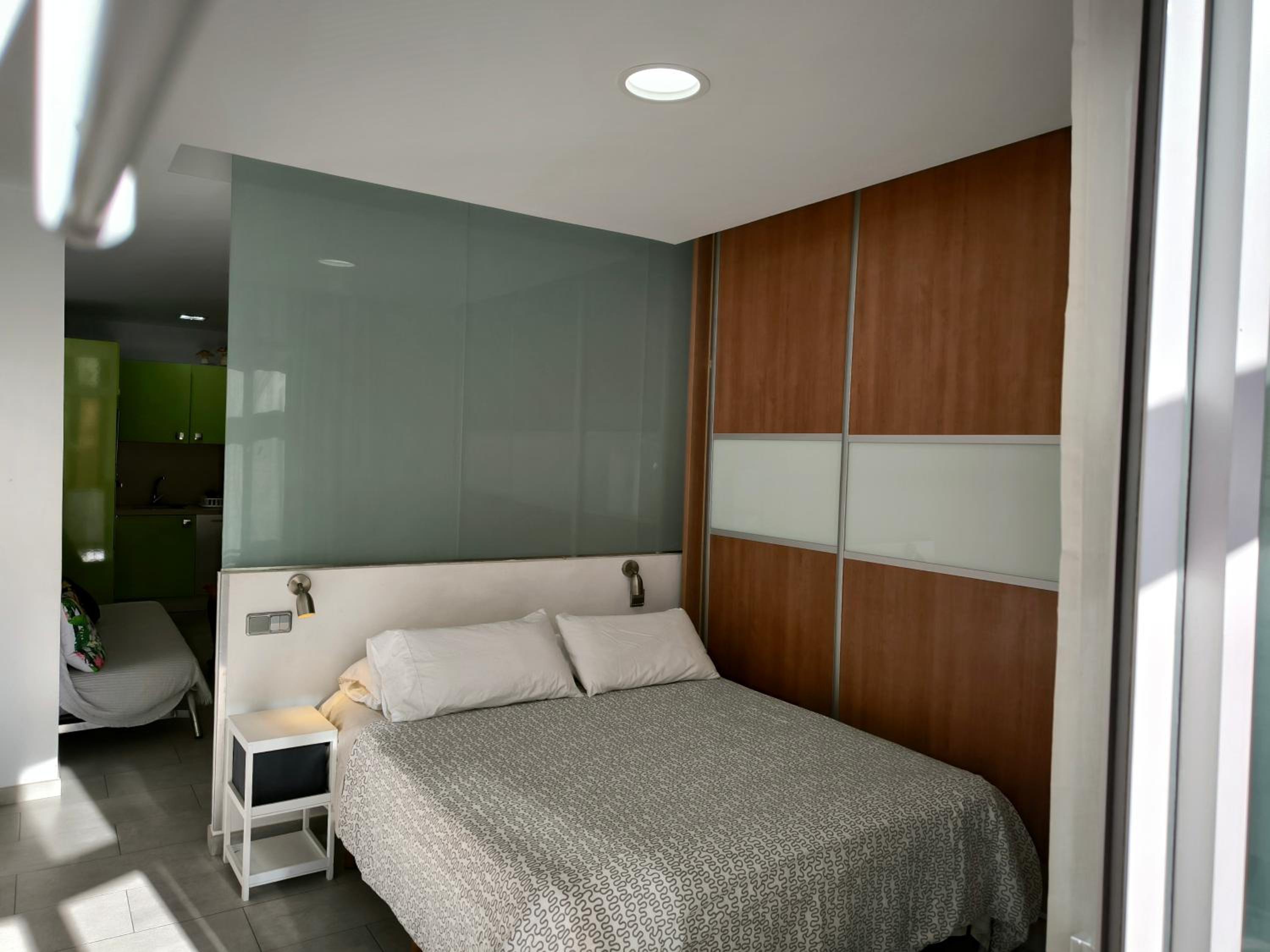 Studio Apartment - Photo 28