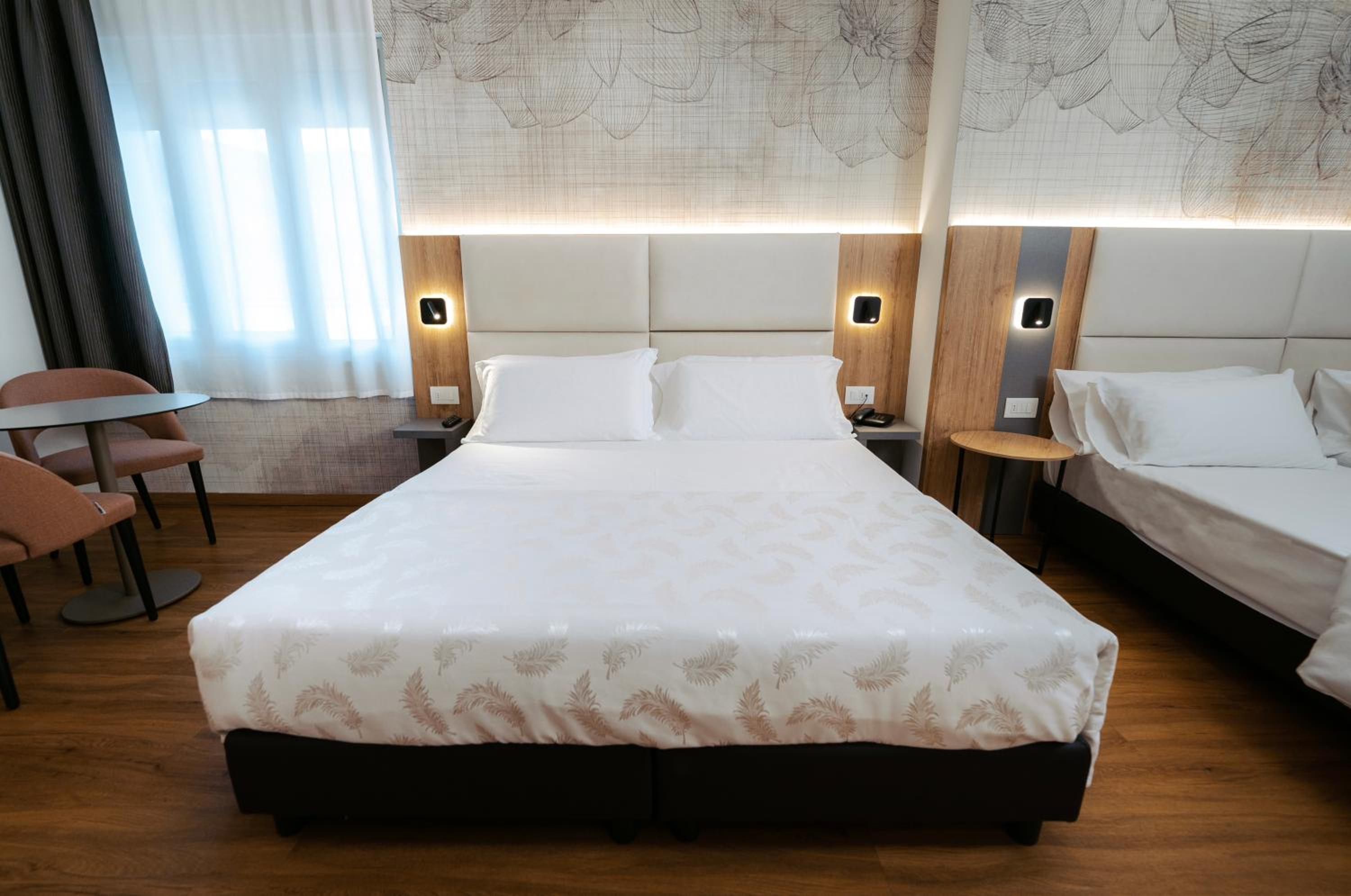 Standard Quadruple Room - Photo 7