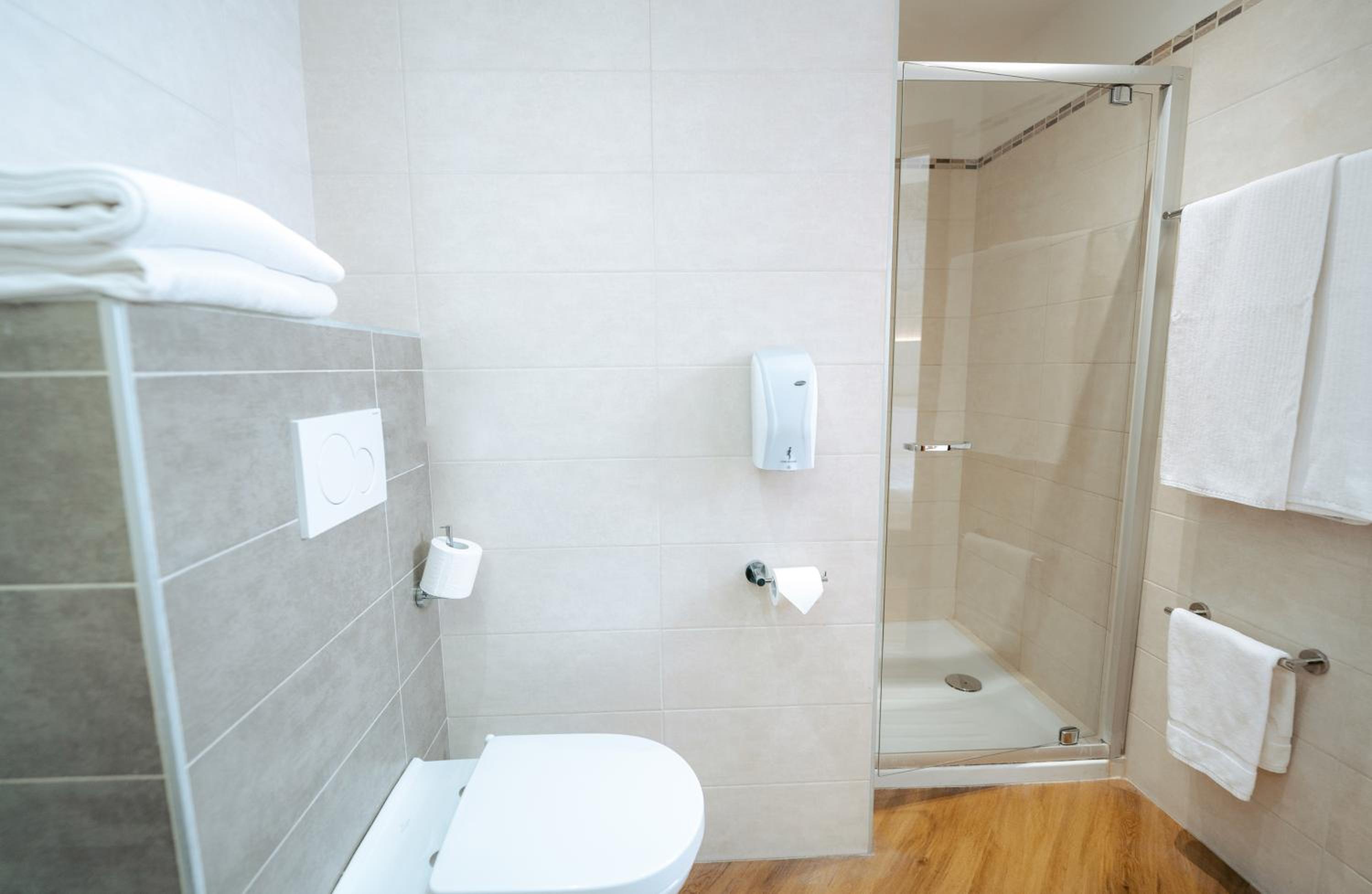 Standard Quadruple Room - Photo 6