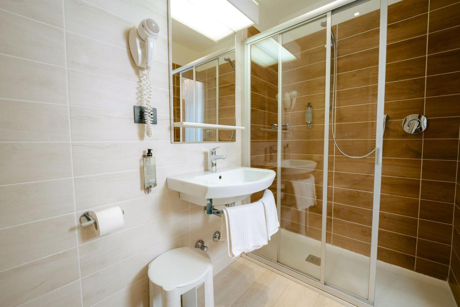 Superior Triple Room - Photo 14