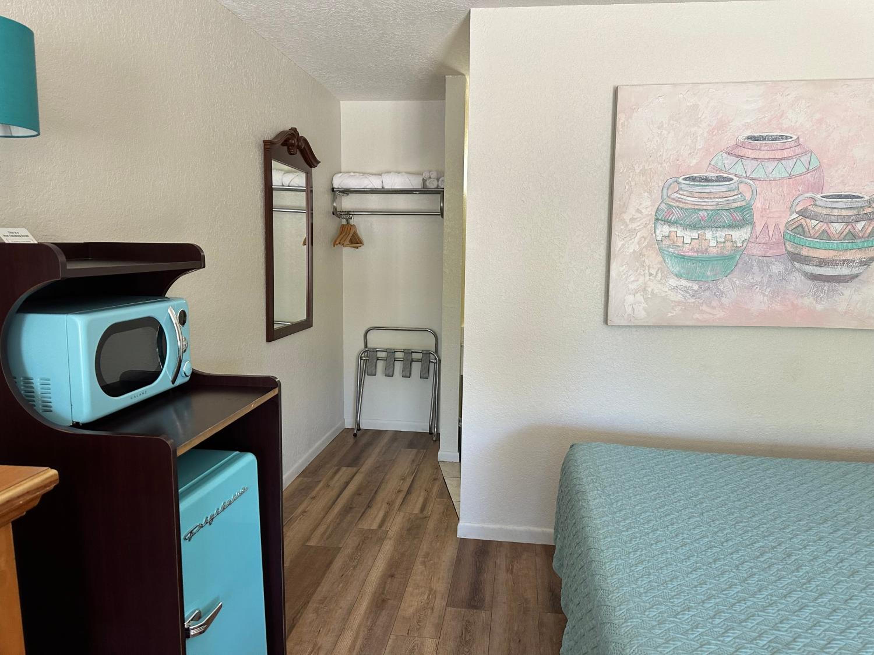 Queen Room with Two Queen Beds - Photo 13