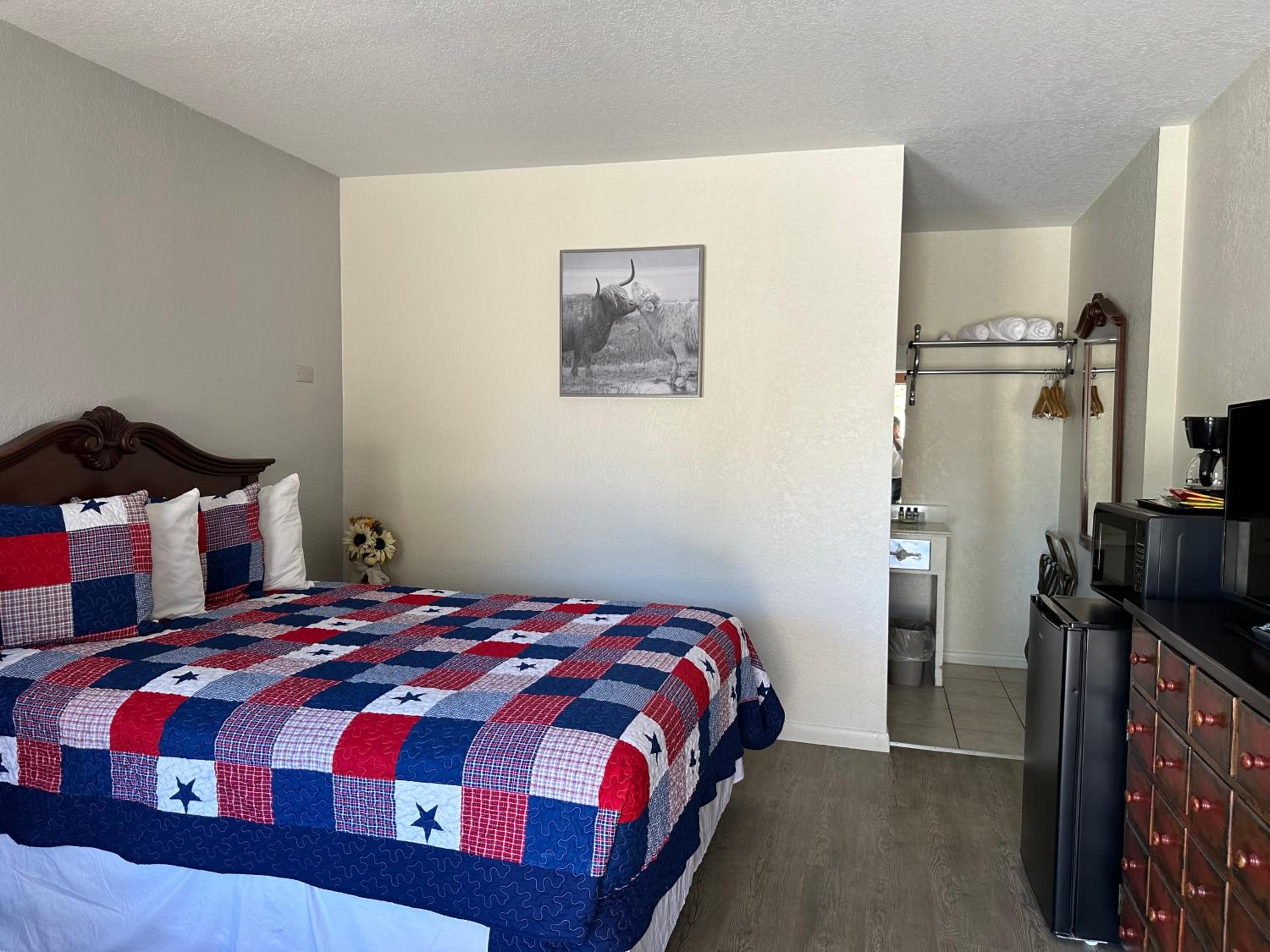 Queen Room - Photo 9