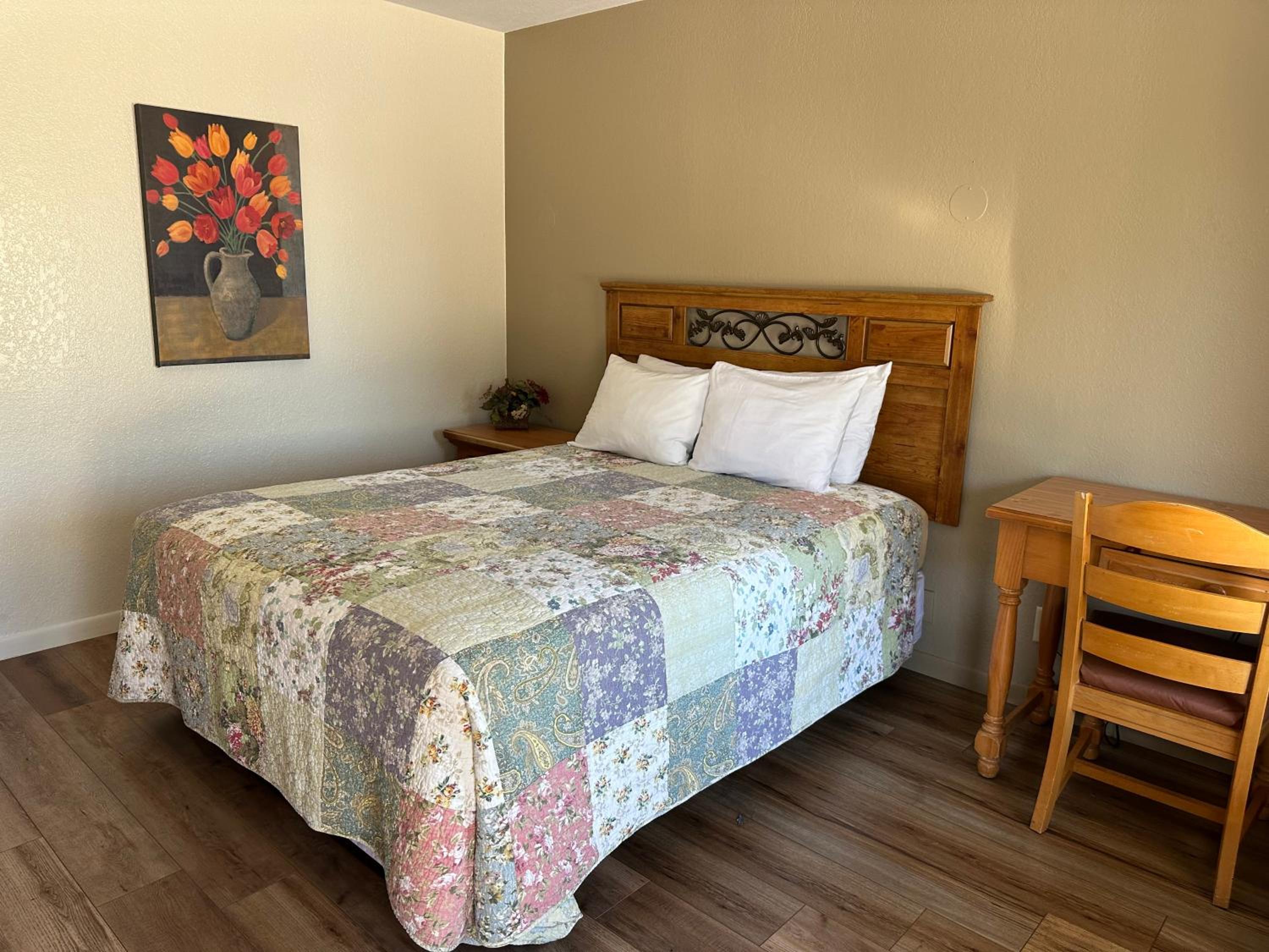 Queen Room - Photo 22