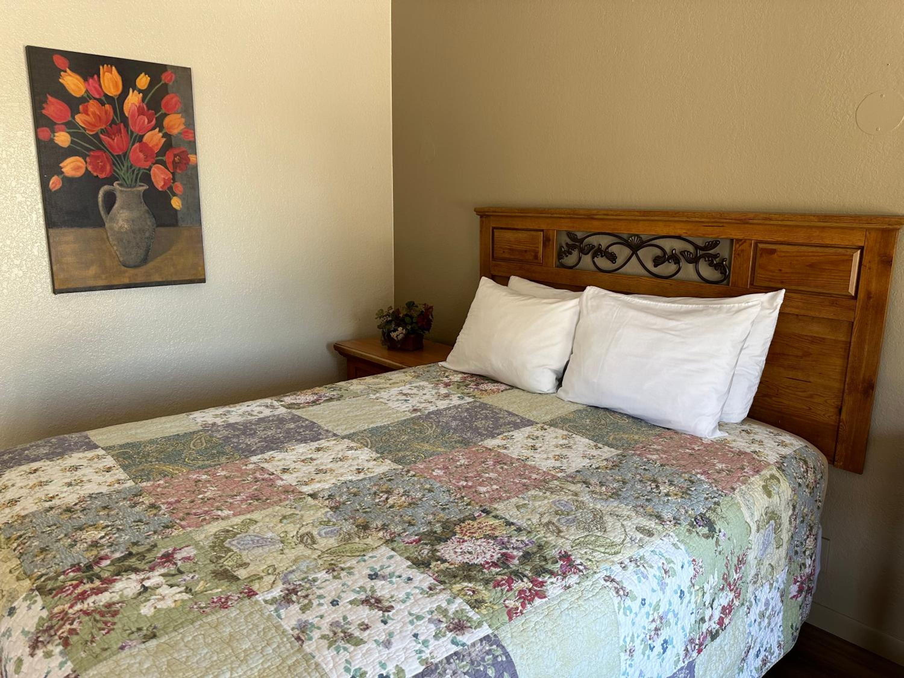 Queen Room - Photo 21